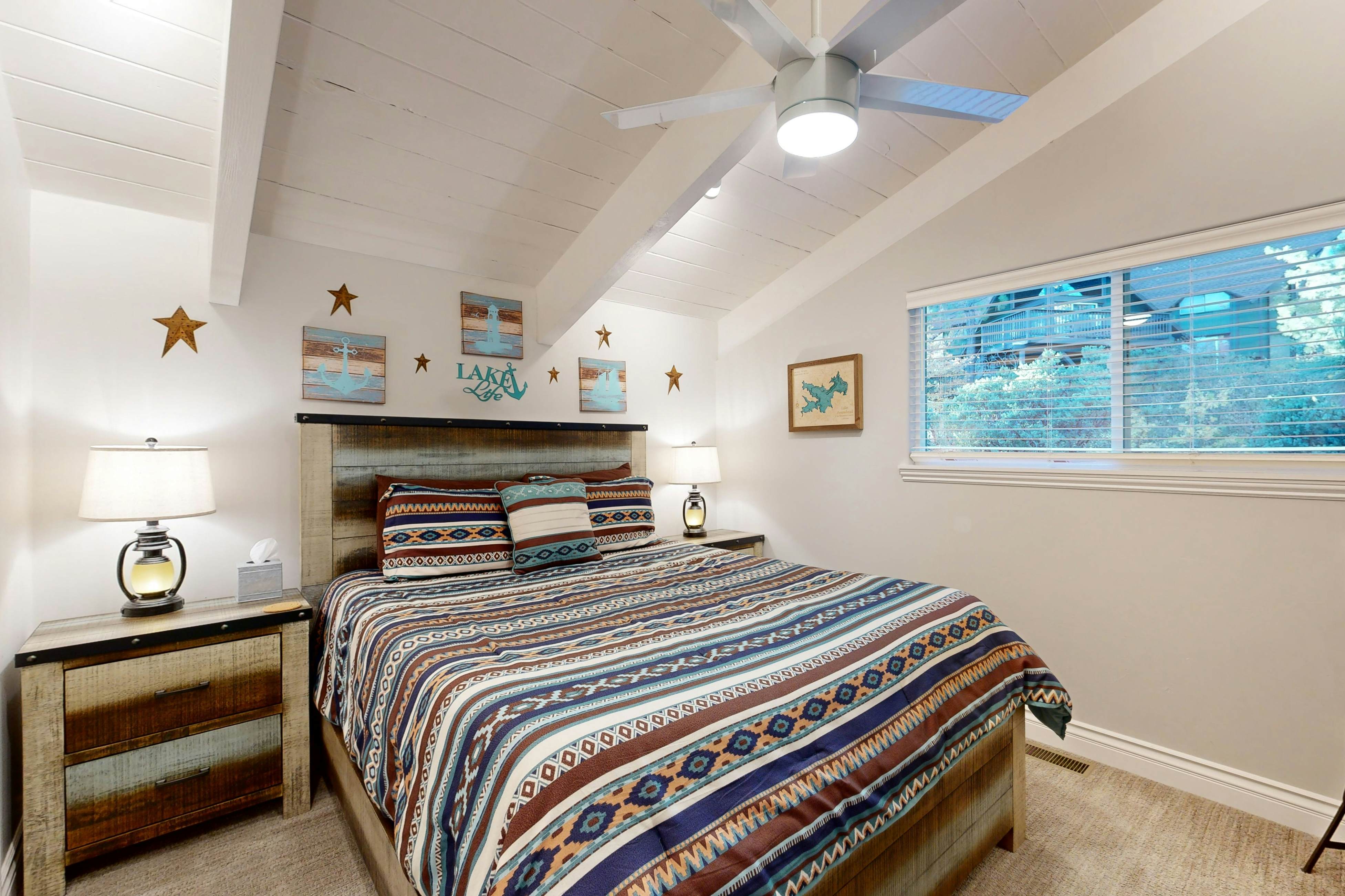 Surreal Feel Lakeview Chalet 