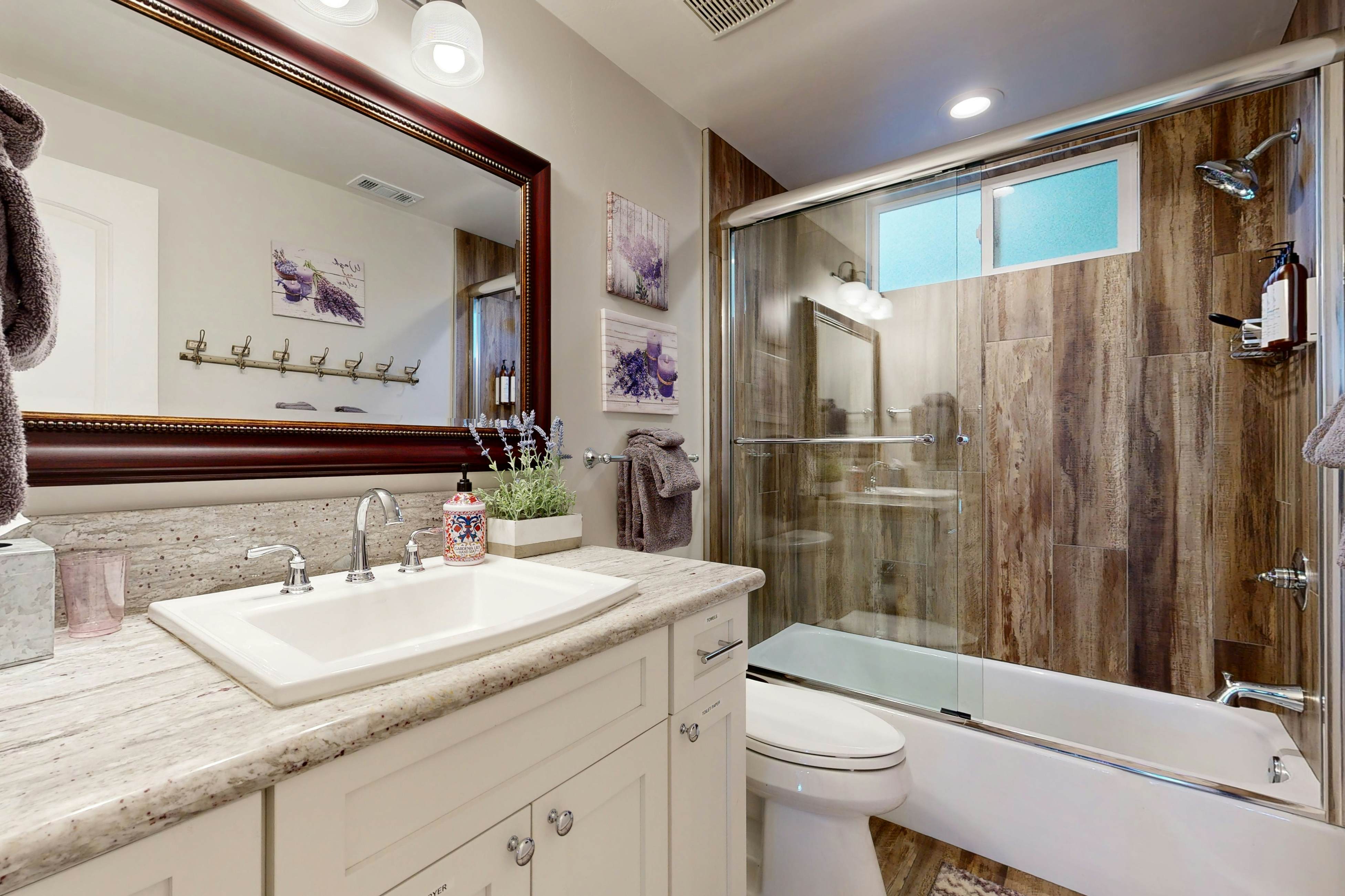 Surreal Feel Lakeview Chalet 