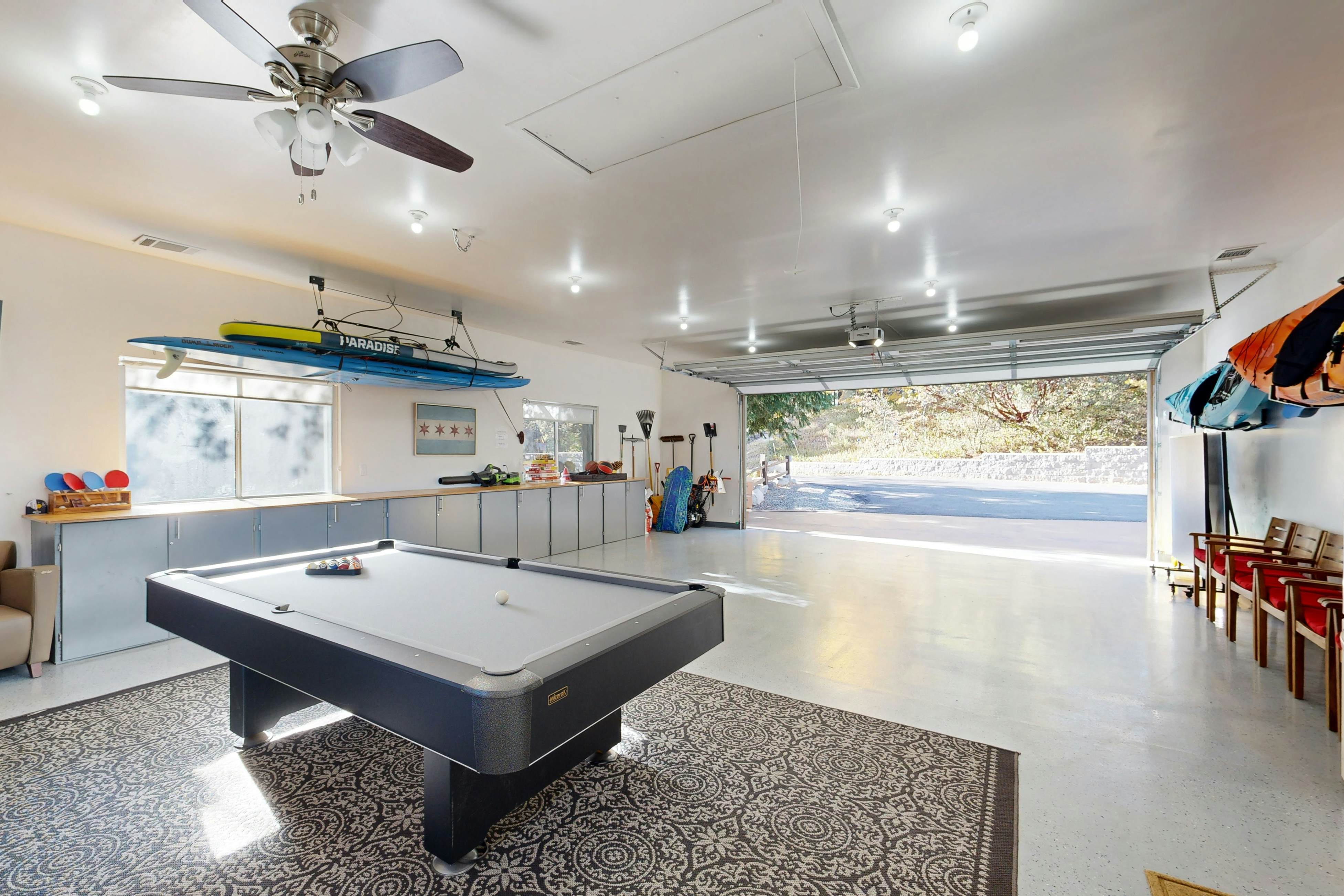 Surreal Feel Lakeview Chalet 