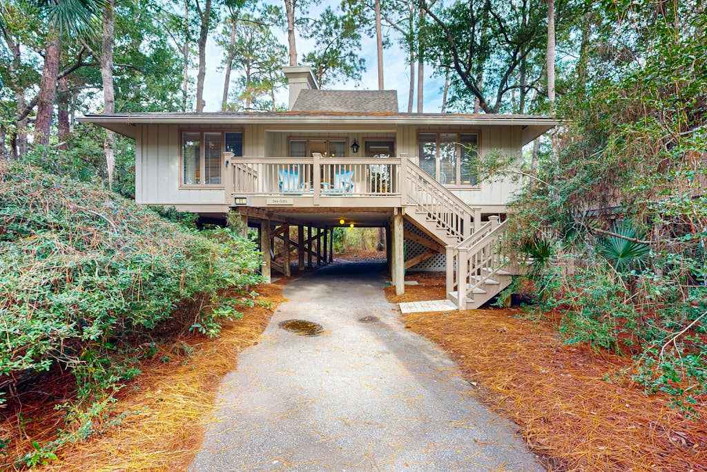 Dog-friendly home with deck, grill & pool - easy walk to beach, dining & shops — Kiawah Island, SC — vacation rental