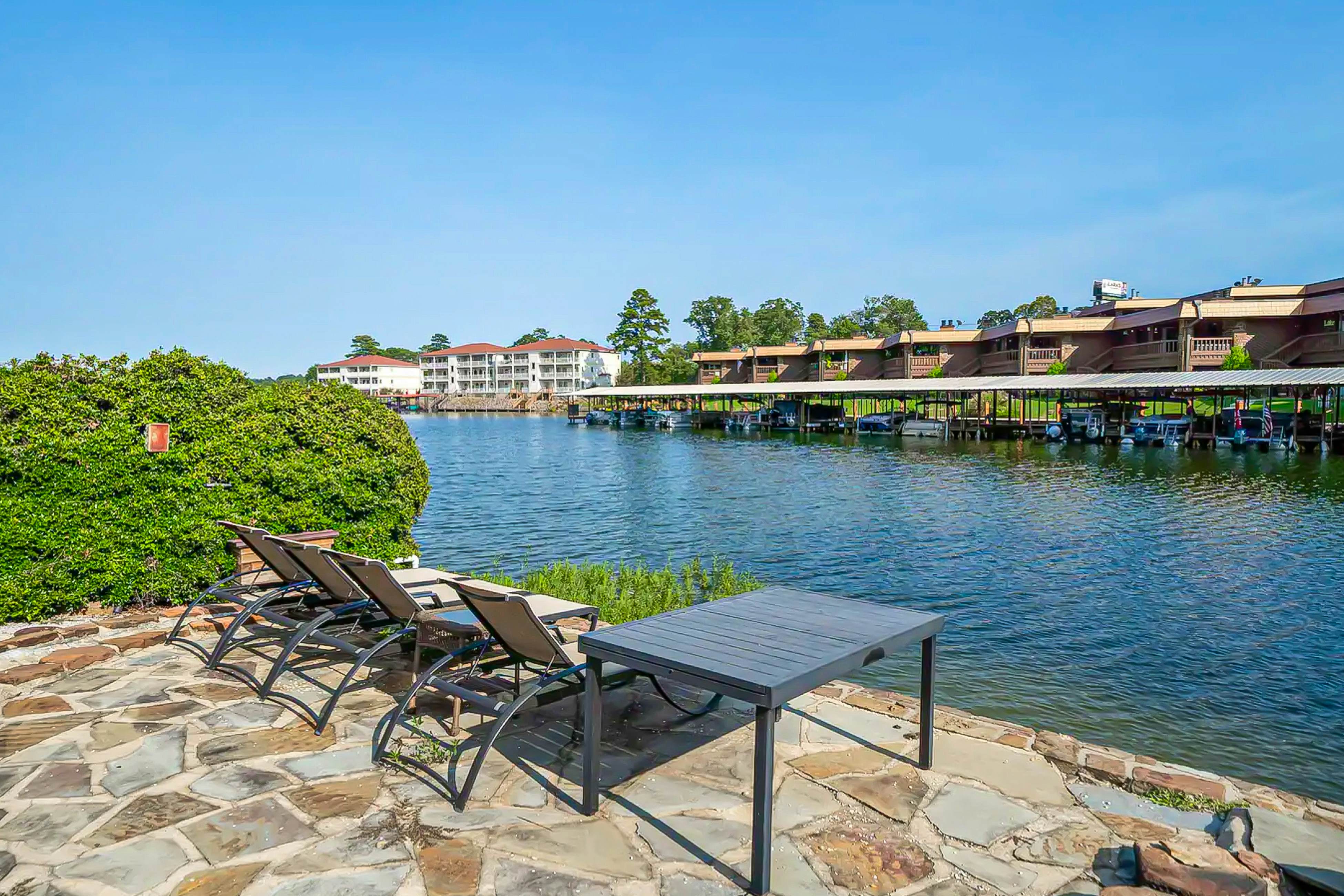 Waterside Retreat on Hamilton