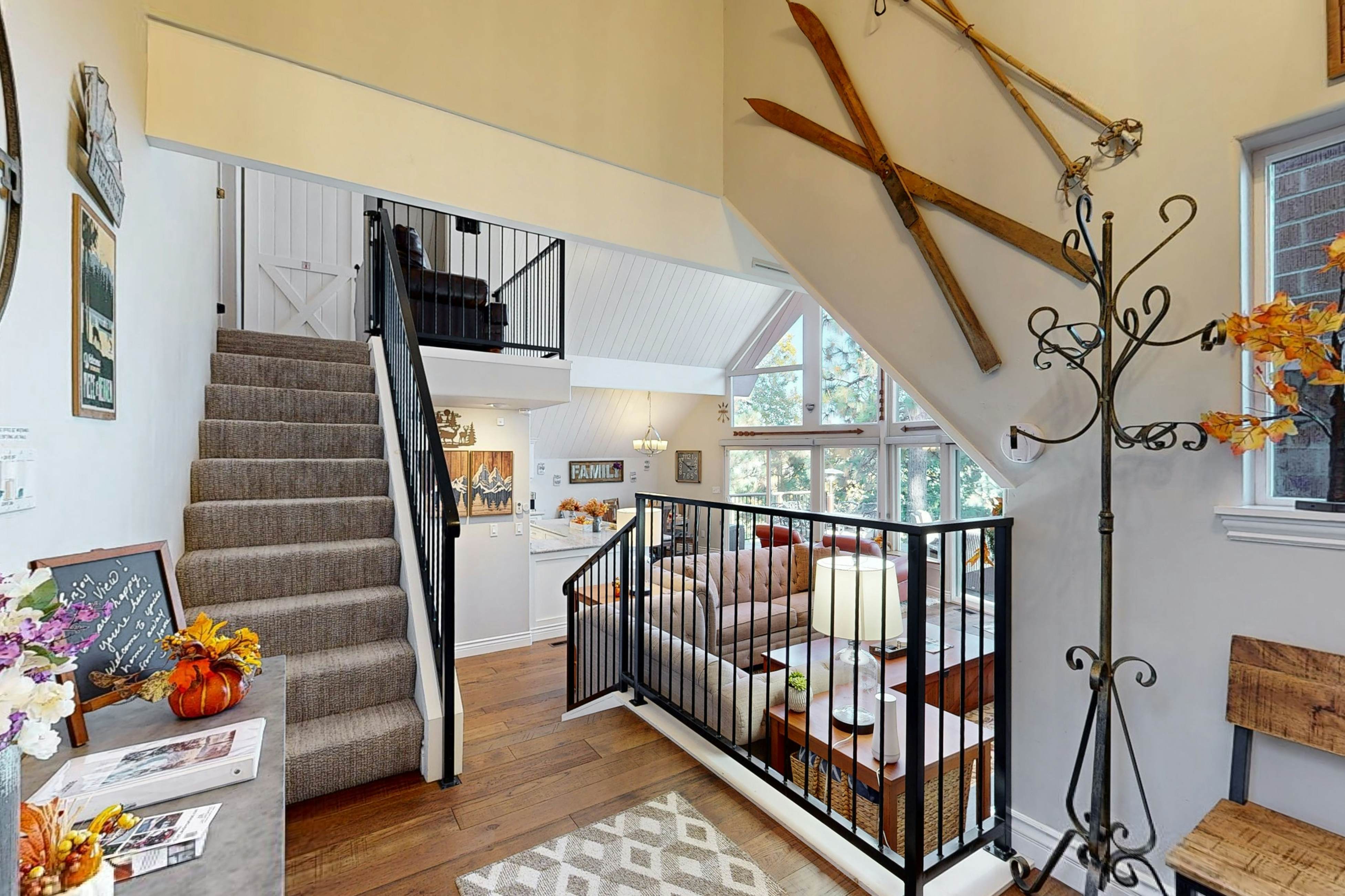 Surreal Feel Lakeview Chalet 