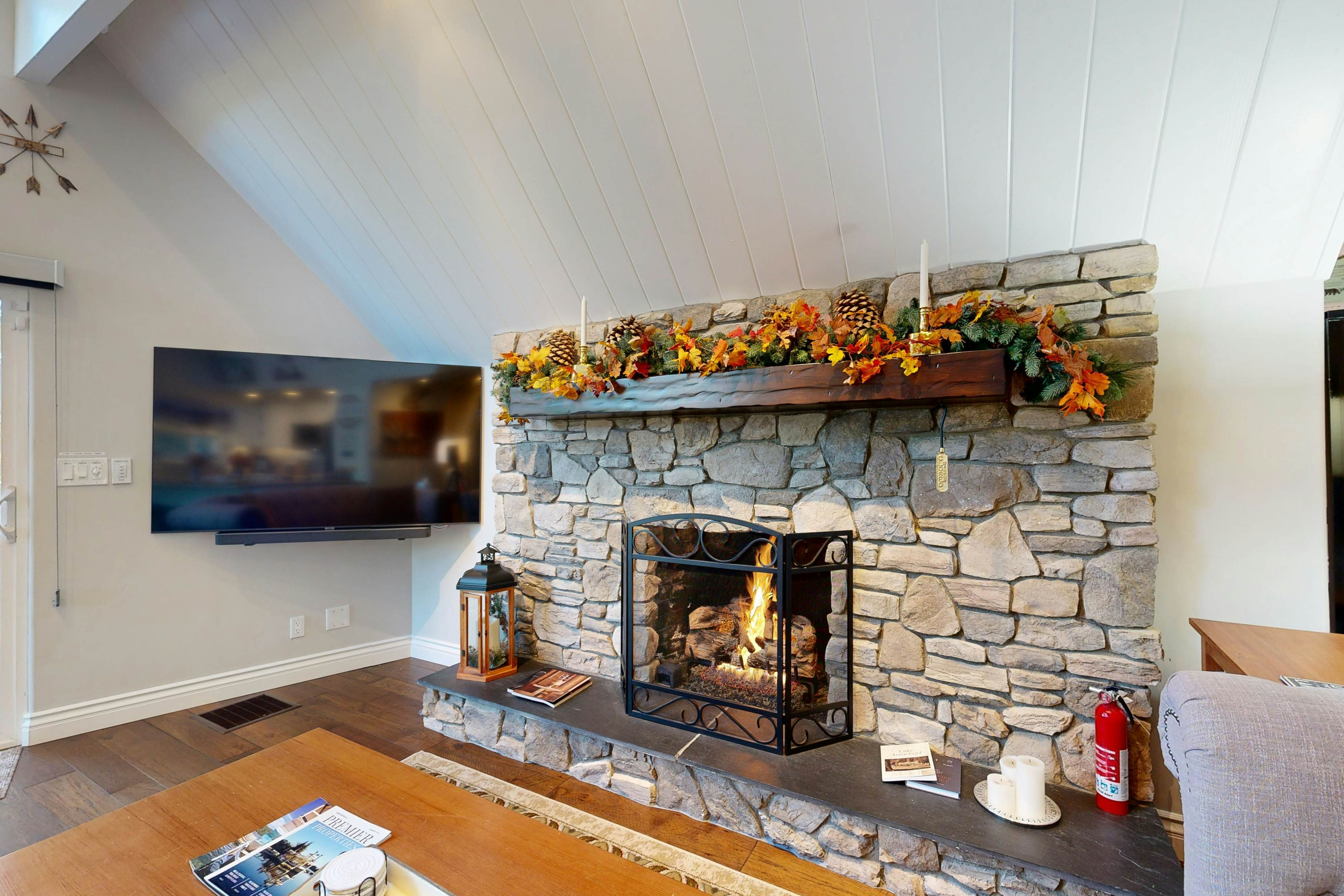 Surreal Feel Lakeview Chalet 