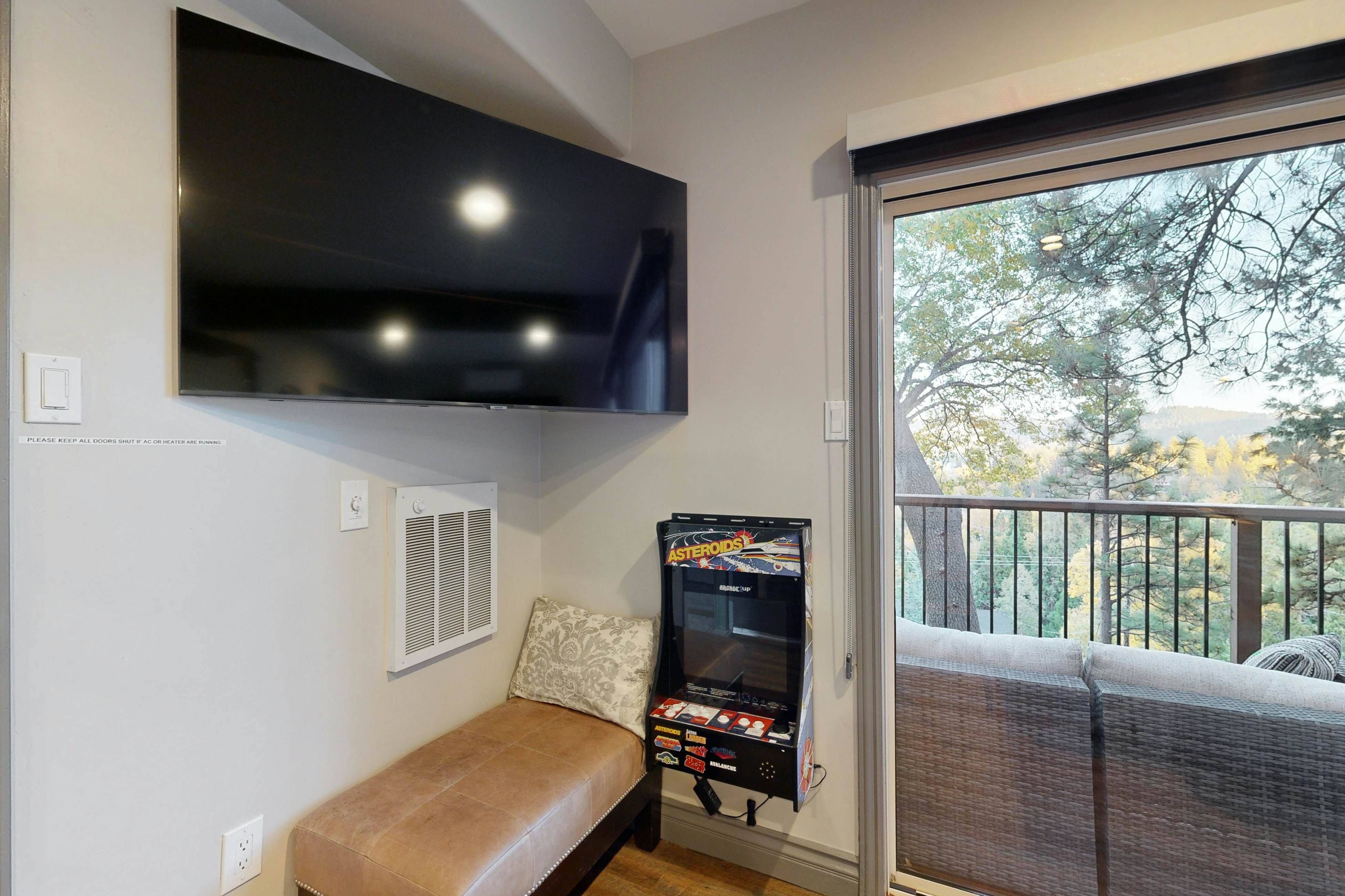 Surreal Feel Lakeview Chalet 