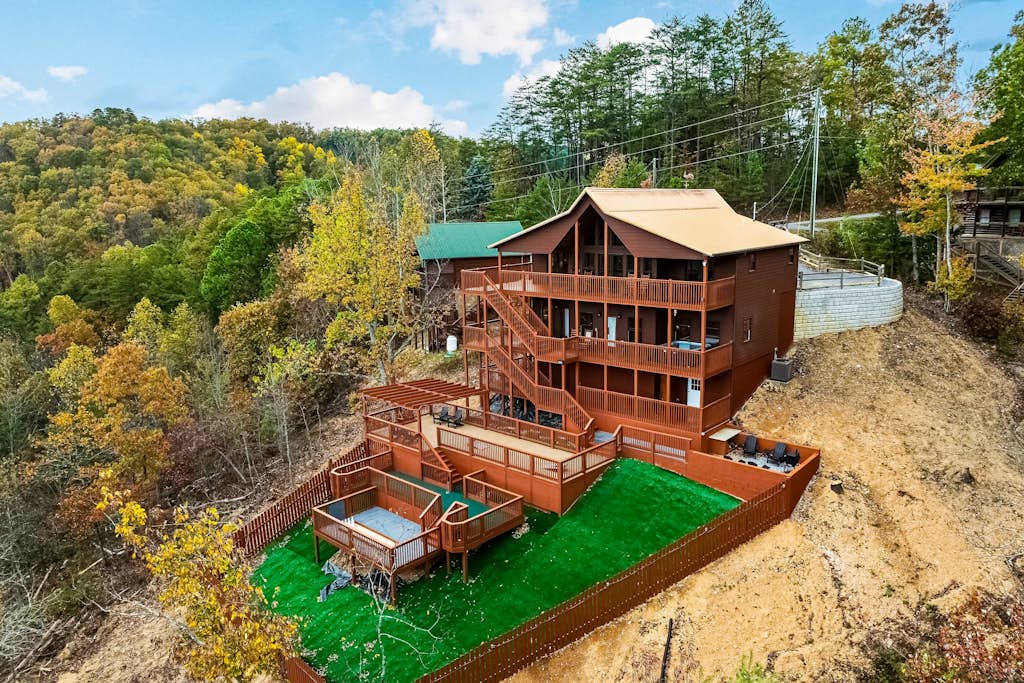 Cabin Views, Sleeps 12, Foosball, Theater, Putt-putt — Sevierville, TN — vacation rental
