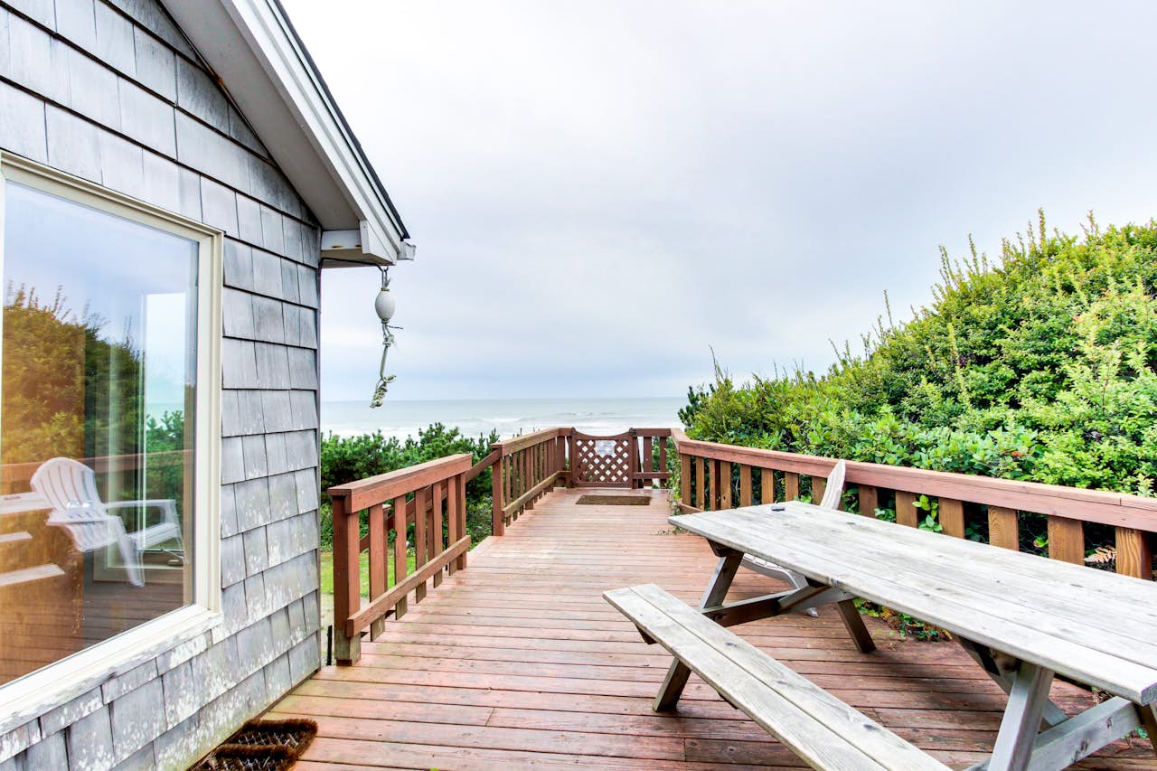 Seadrifter Oceanfront Beach House 4 BD Vacation Rental in Seal Rock