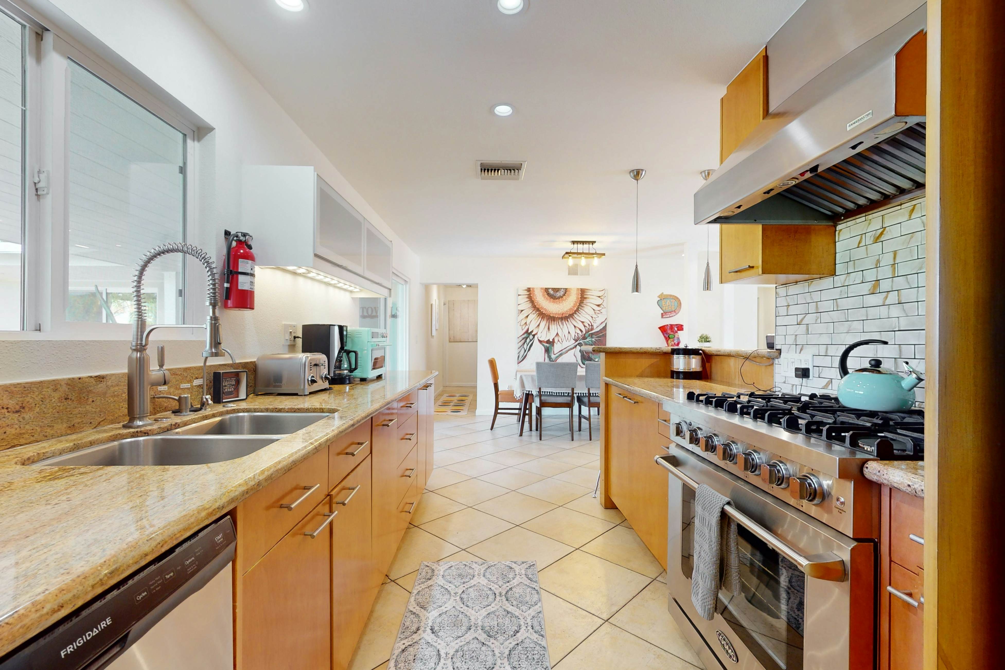 East Venetia Manor - 3515