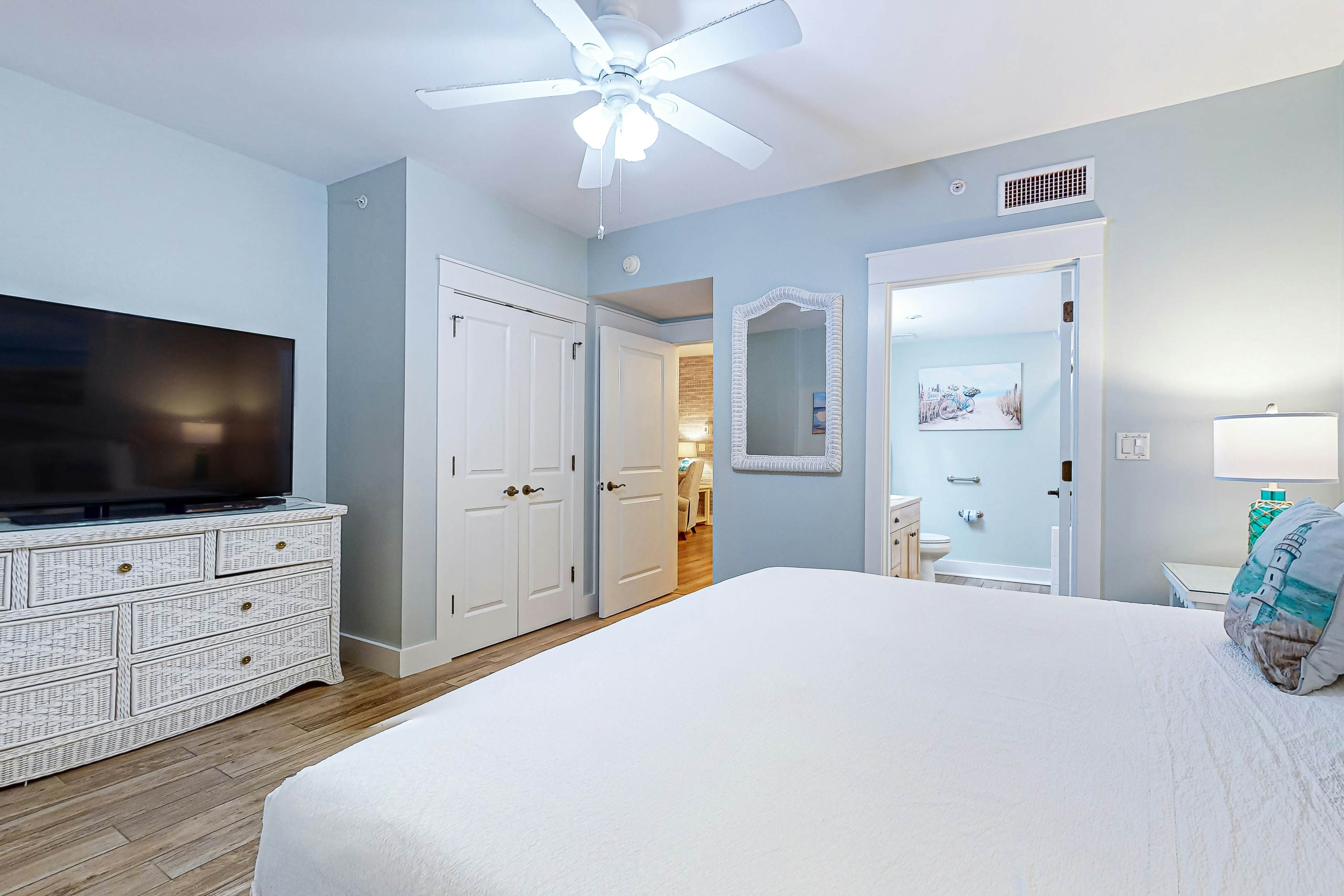 Baytowne Wharf - Market Street Inn #248 - Beauty by the Bay