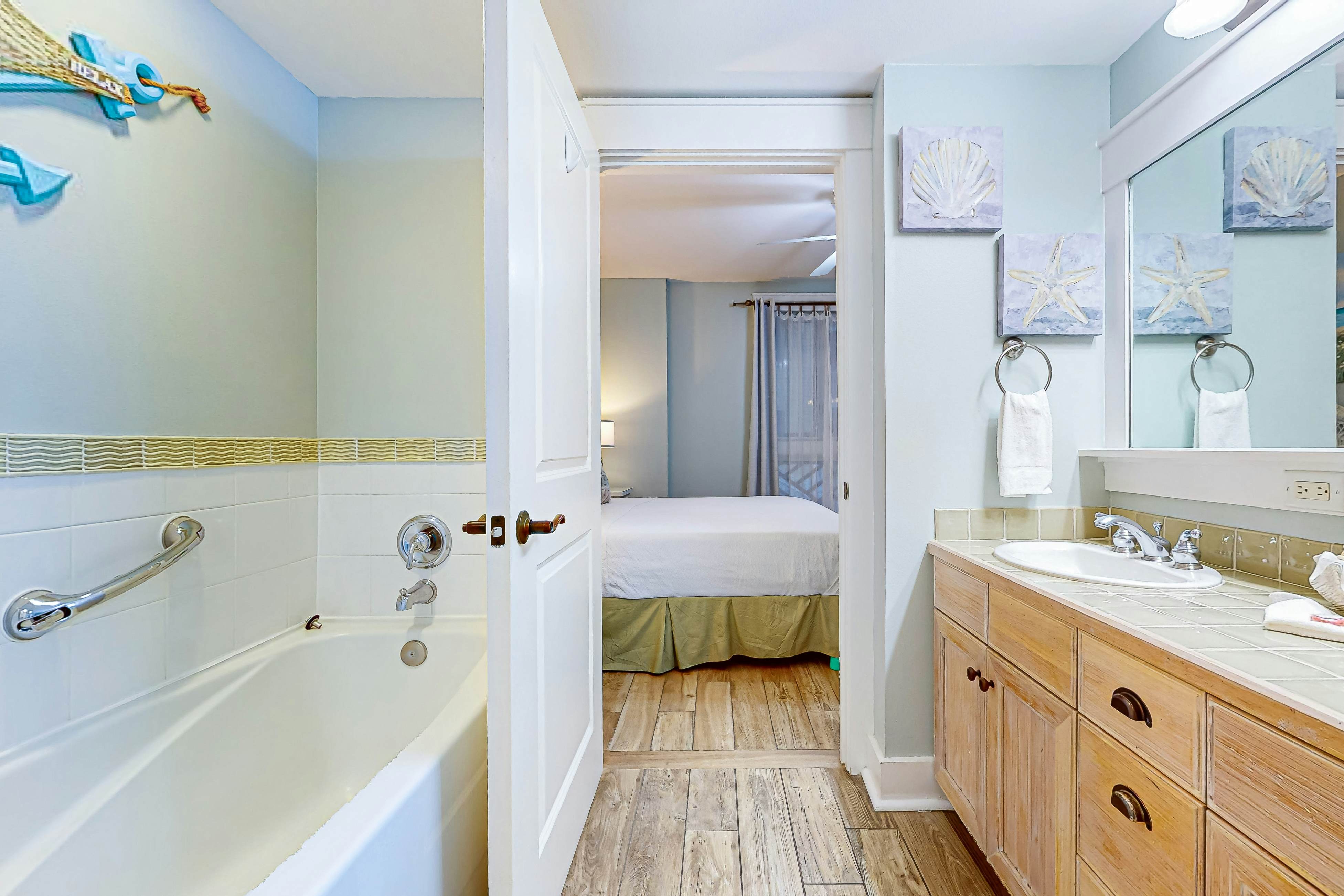 Baytowne Wharf - Market Street Inn #248 - Beauty by the Bay