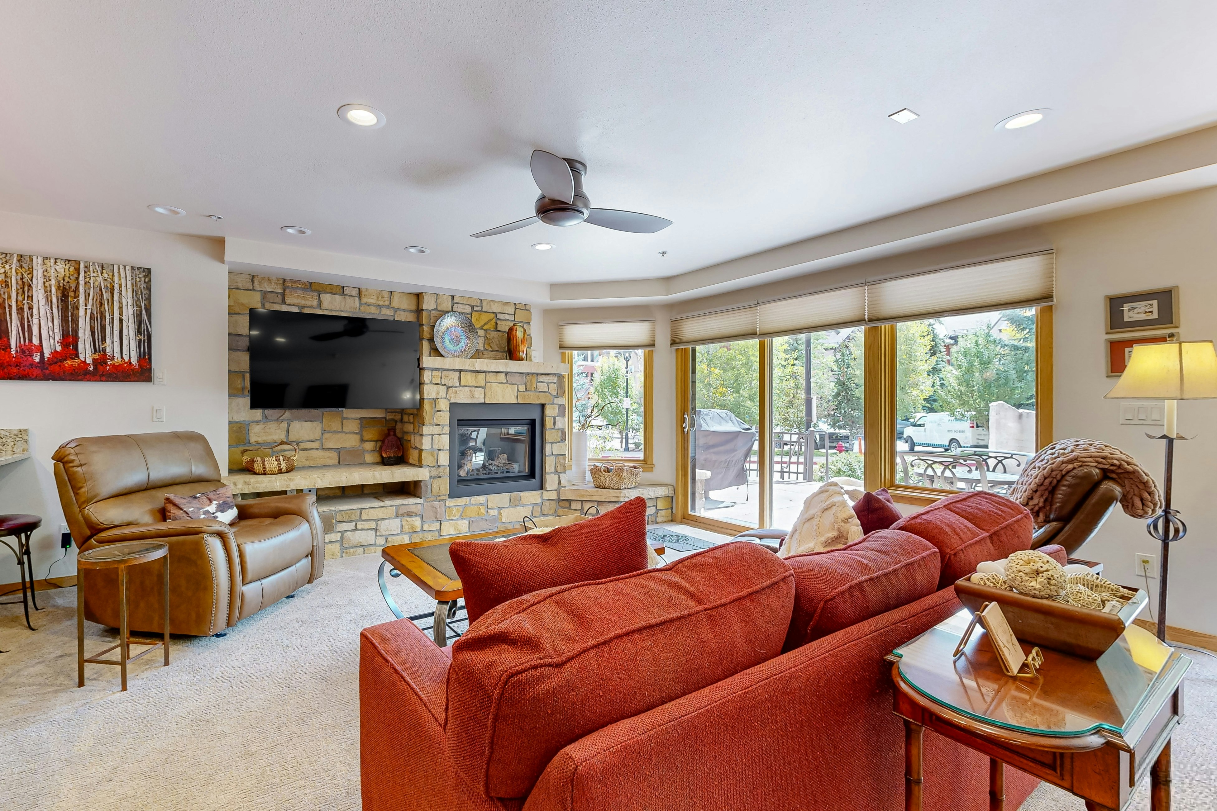 Lion Square Lodge North 180