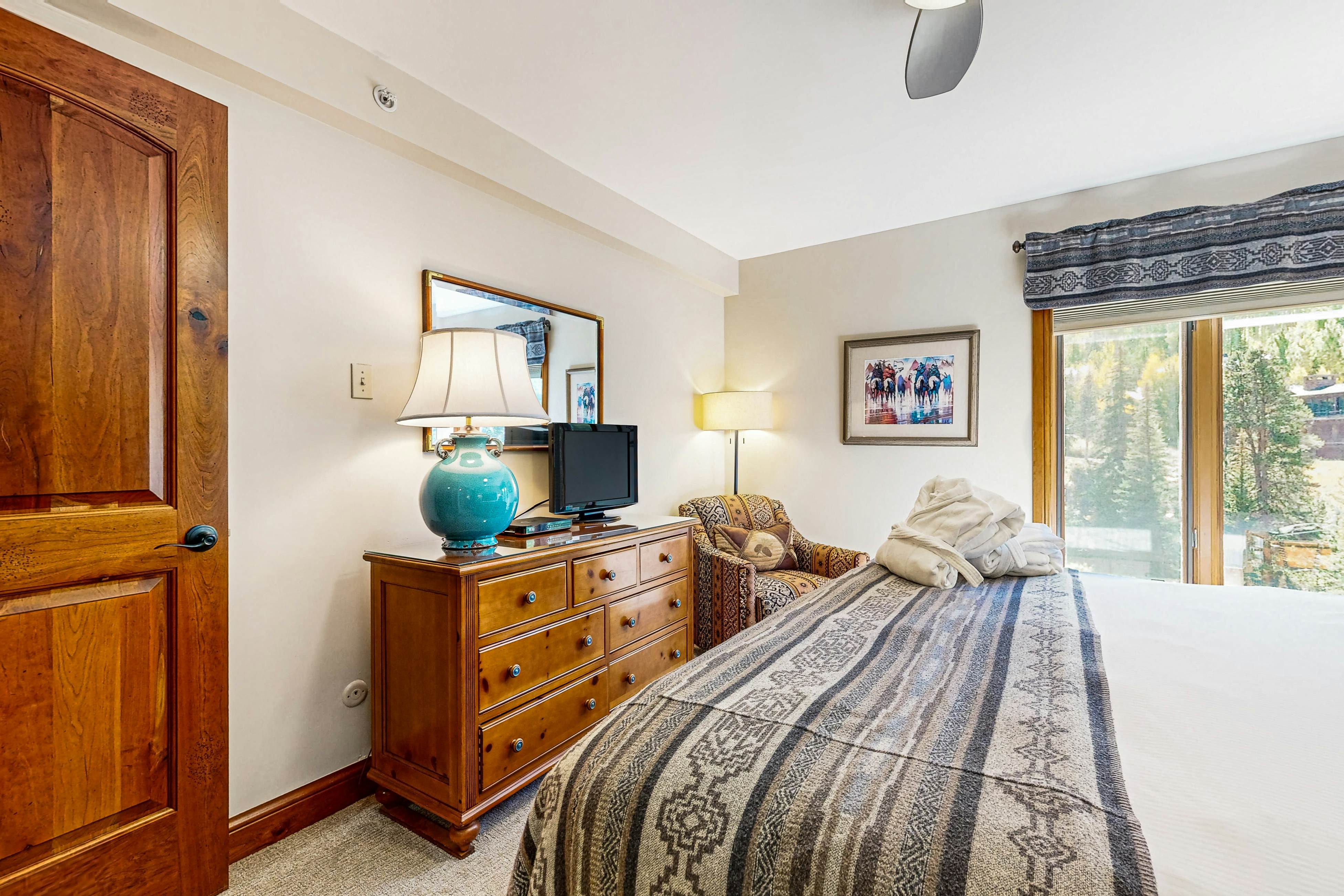 Lion Square Lodge South 470