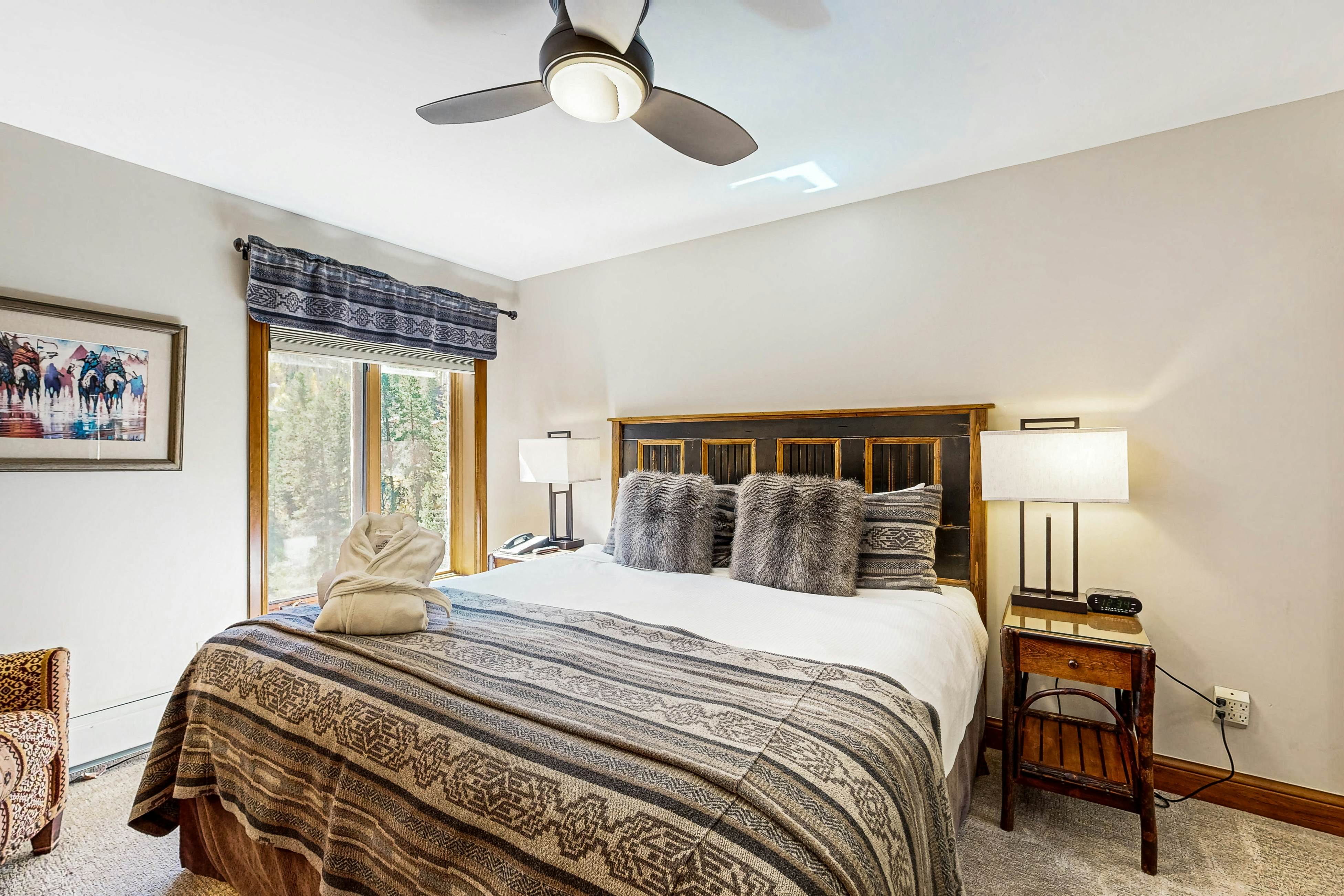 Lion Square Lodge South 470