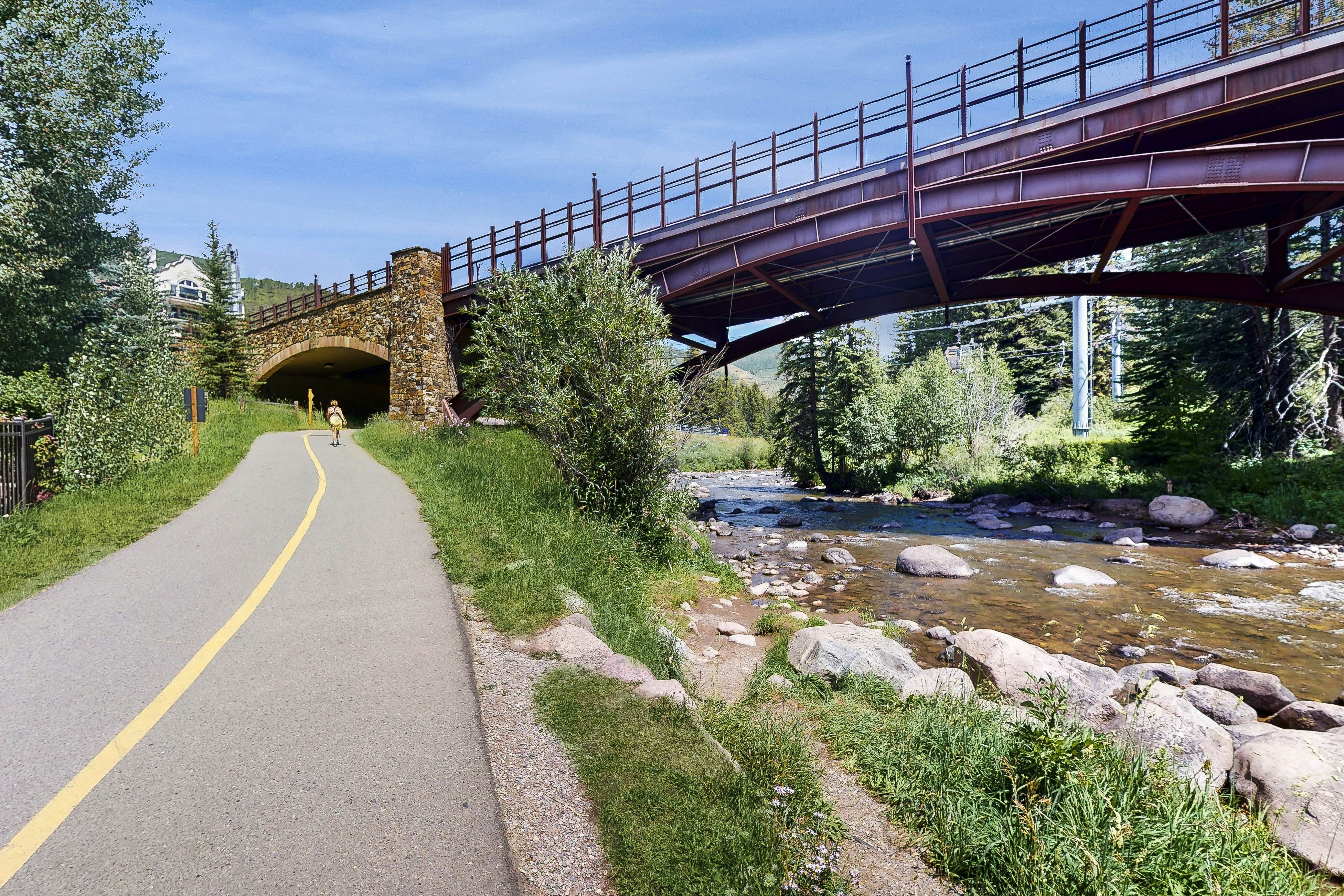 Lion Square Lodge South 470