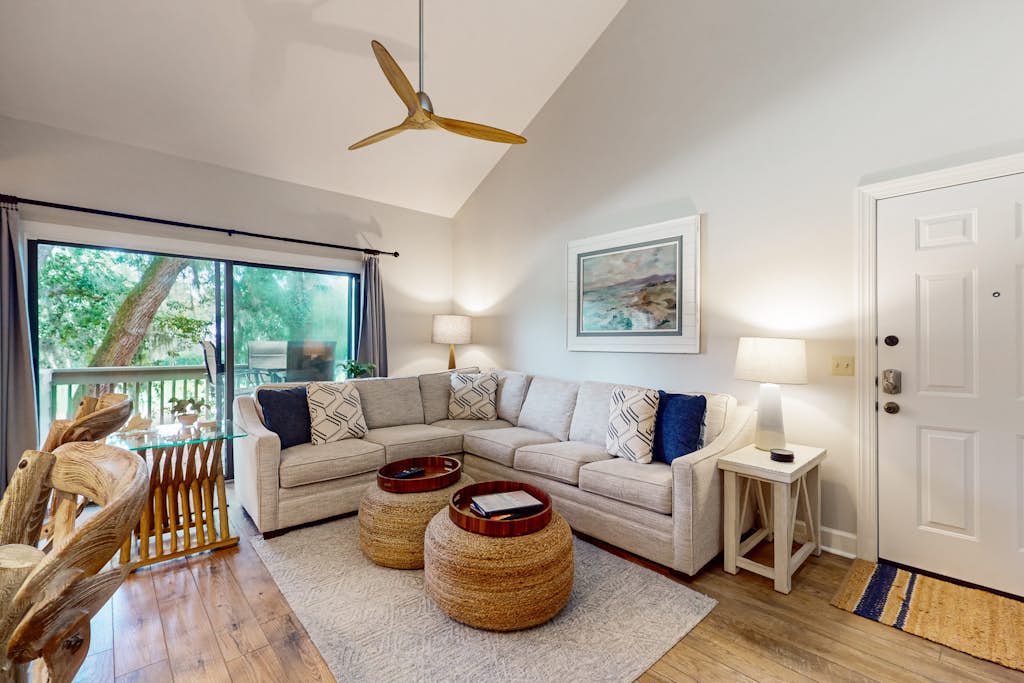 Updated Harbour Town Hideaway with Pool & Balcony | Walk to Shops & Golf — Hilton Head, SC — vacation rental