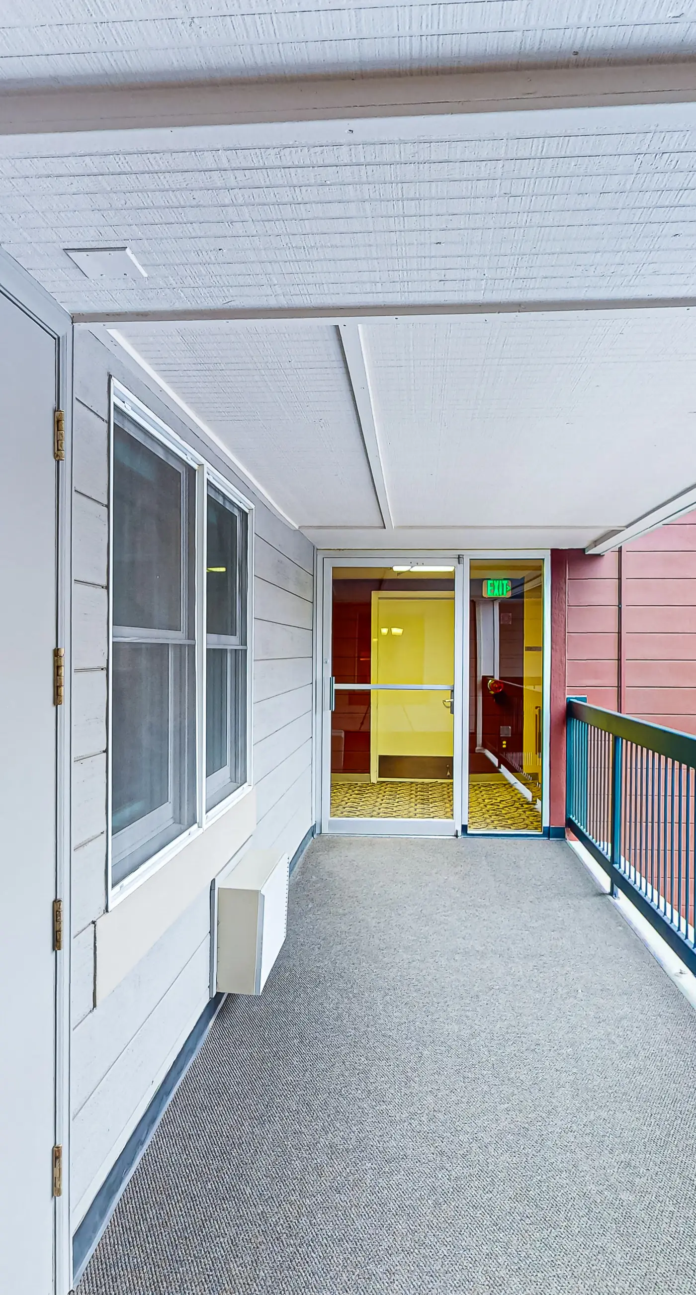 Torian Plum Plaza 606