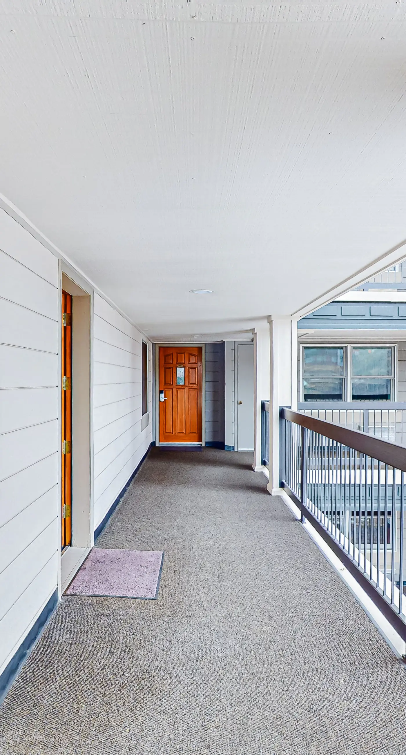 Torian Plum Plaza 606