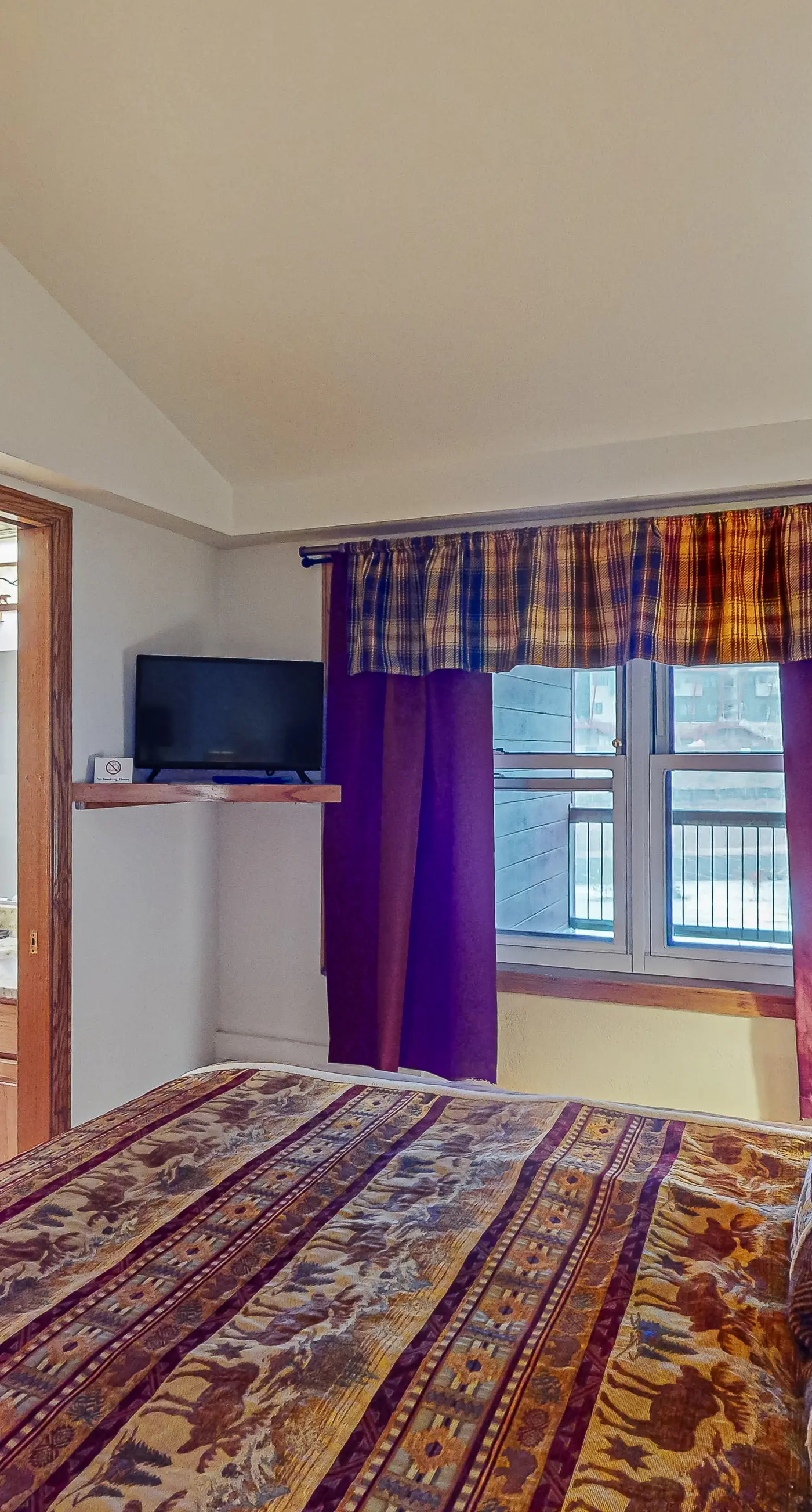 Torian Plum Plaza 606