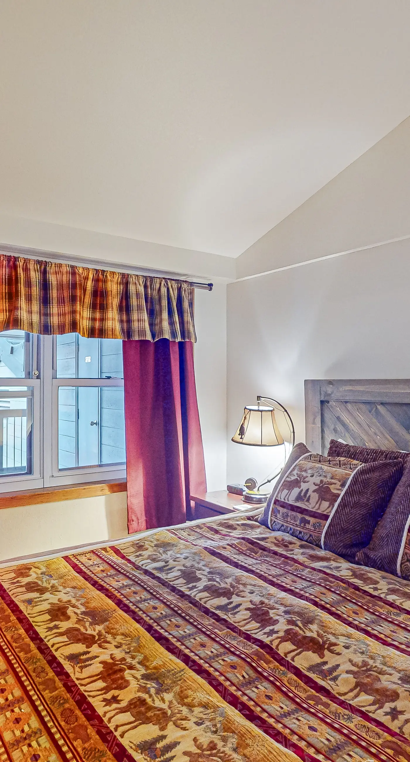 Torian Plum Plaza 606