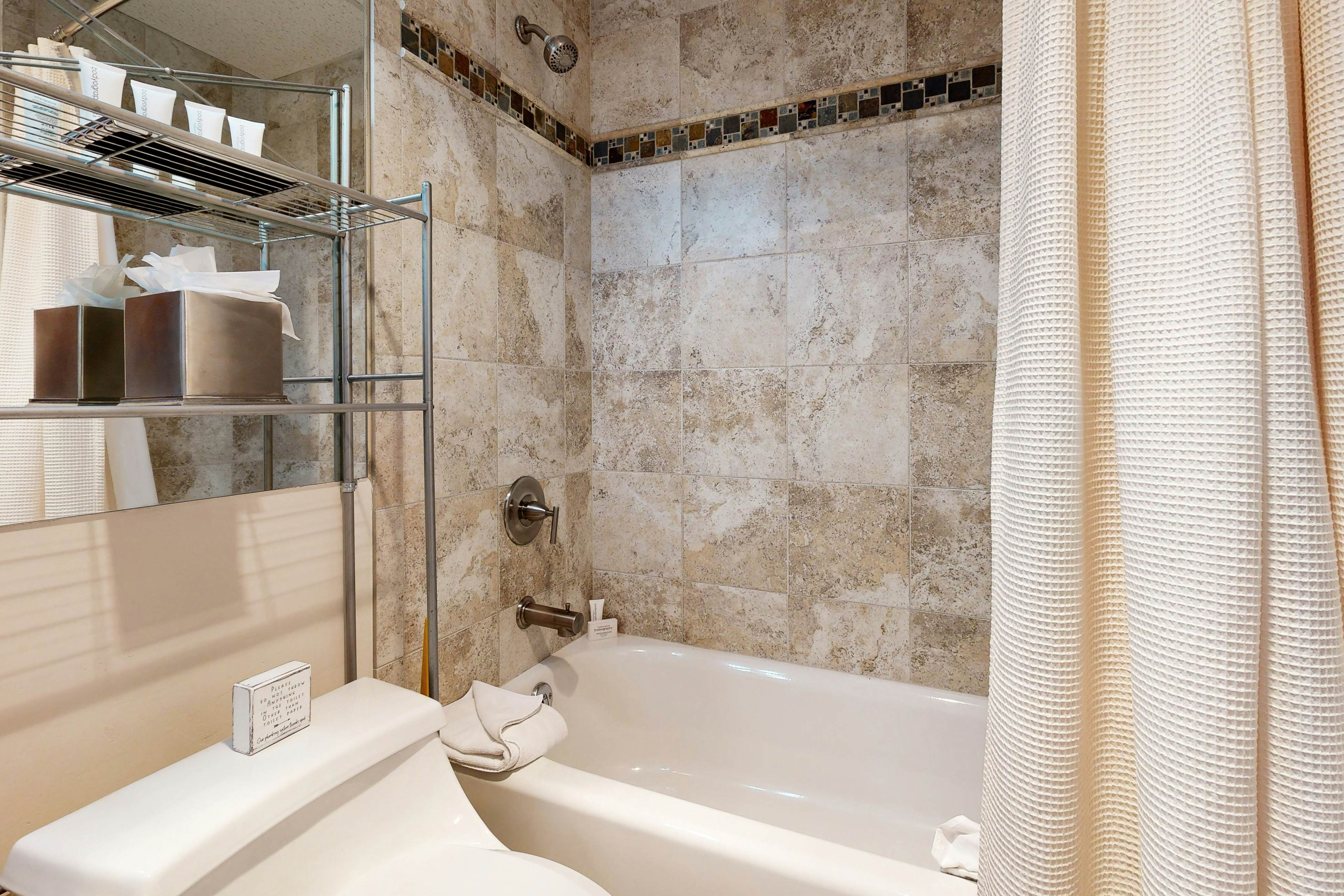 Lion Square Lodge South 465