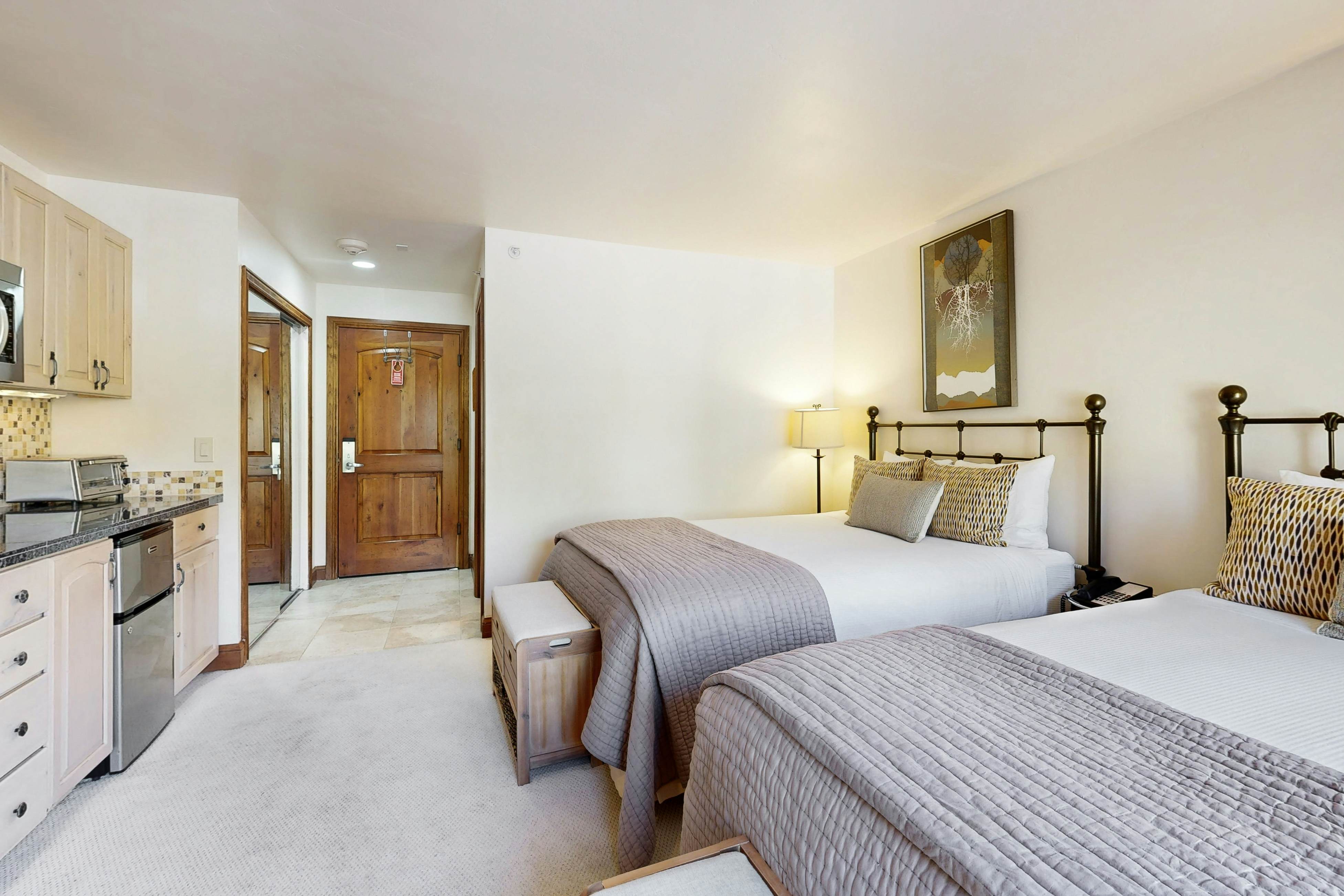 Lion Square Lodge South 465