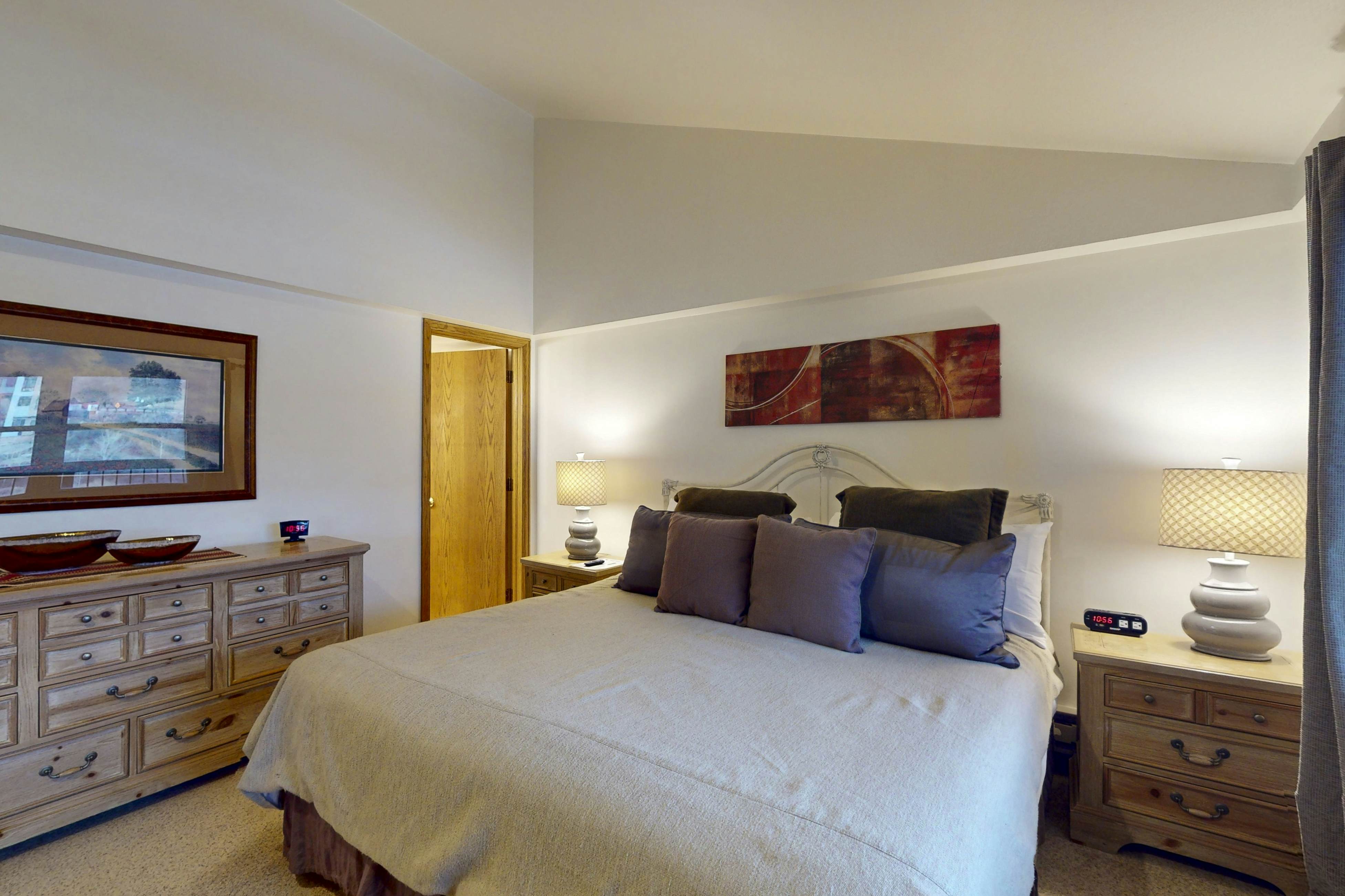 Torian Plum Plaza 802