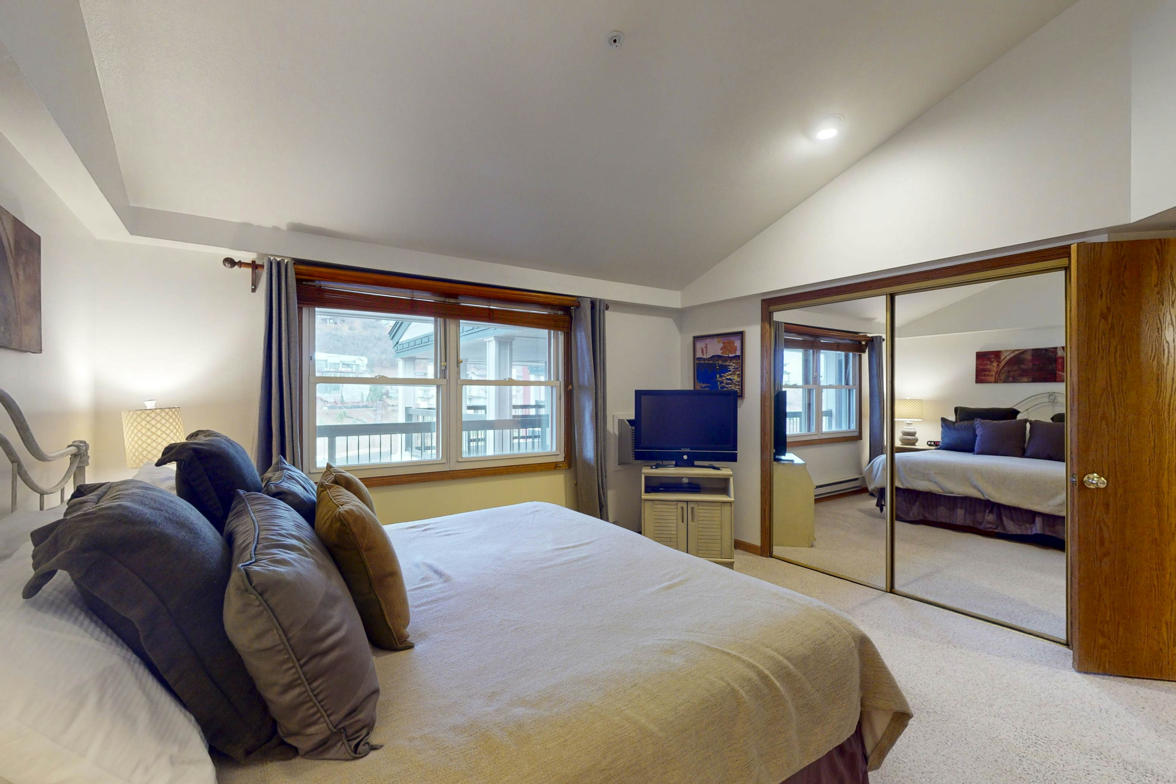 Torian Plum Plaza 802