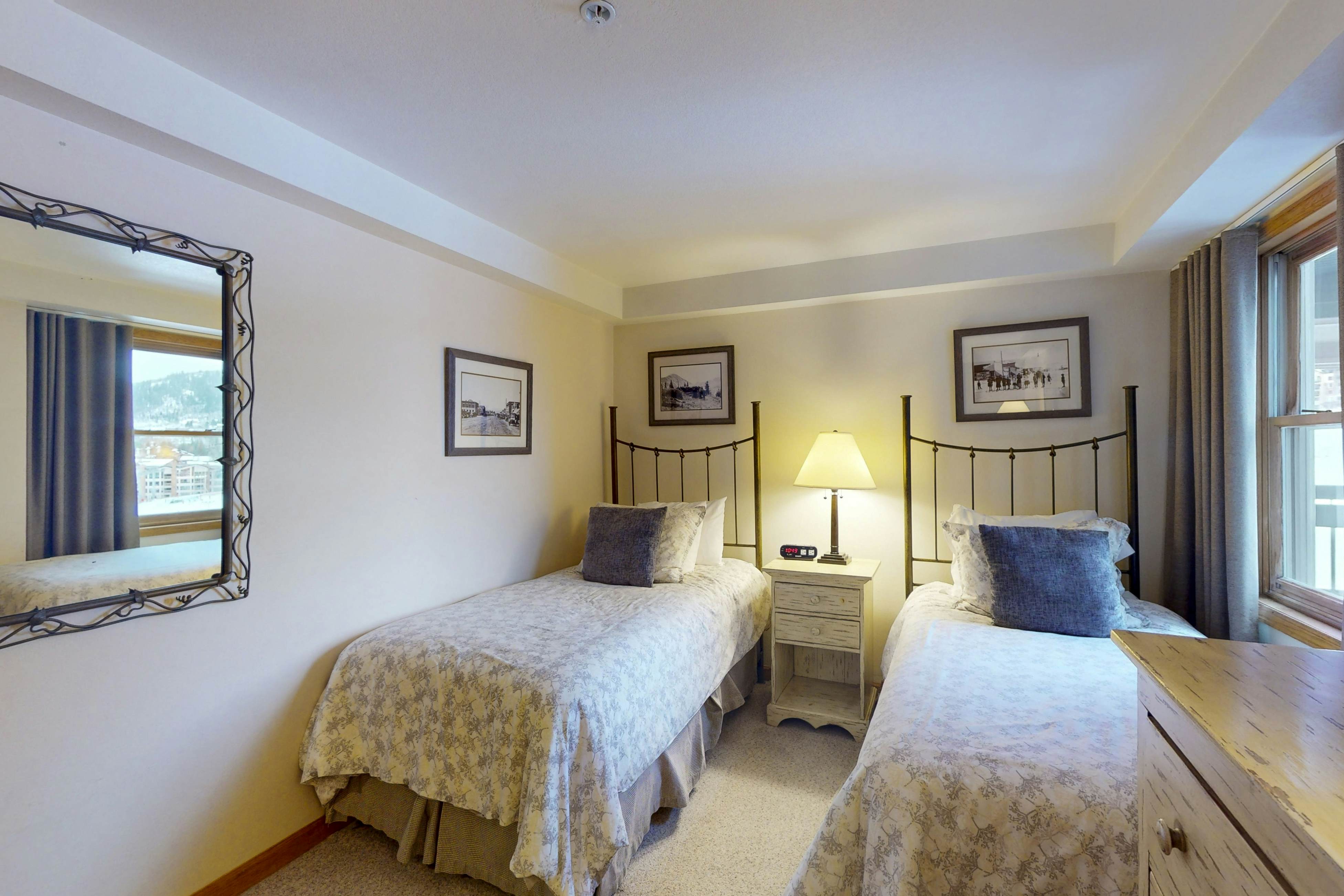 Torian Plum Plaza 802