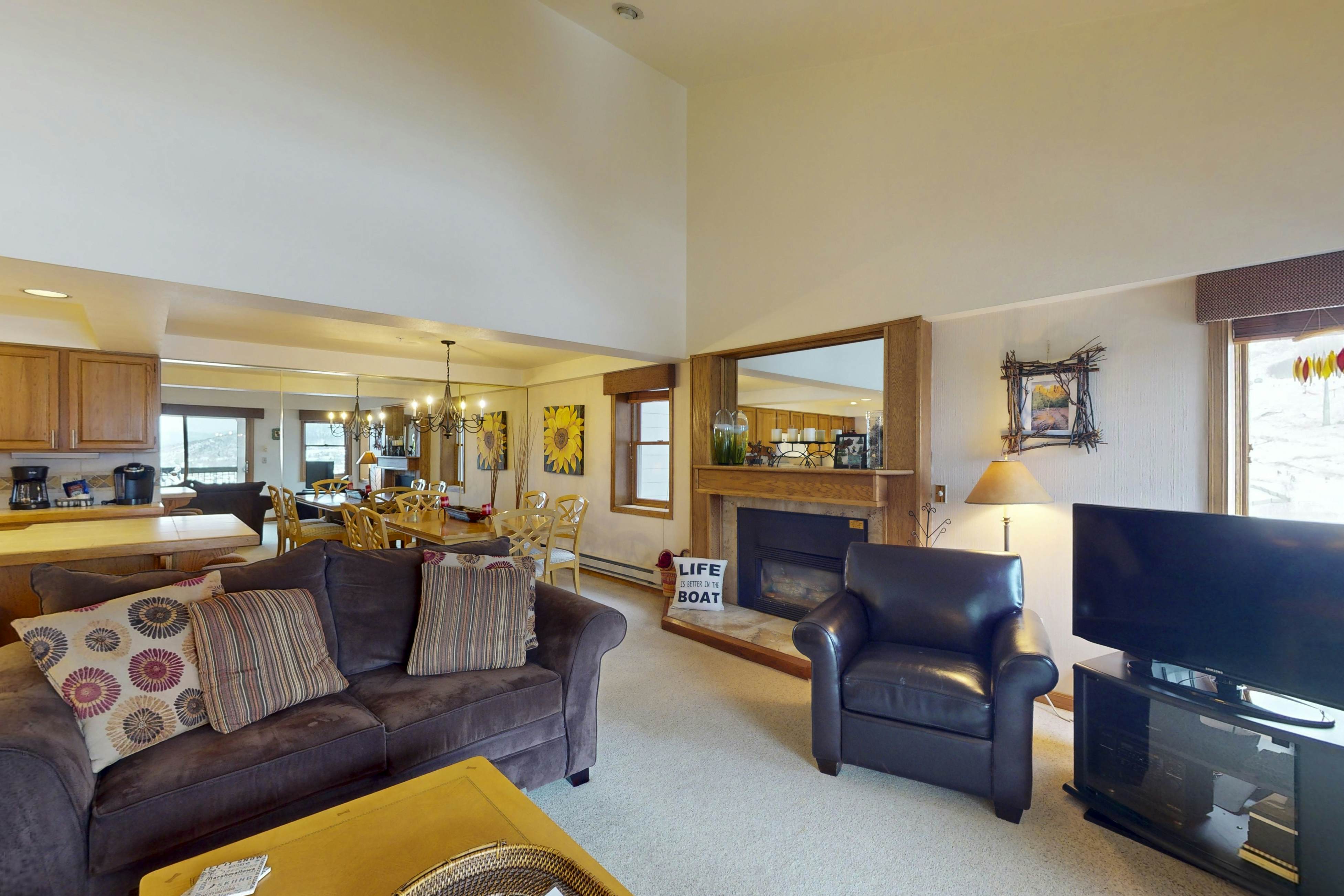 Torian Plum Plaza 802