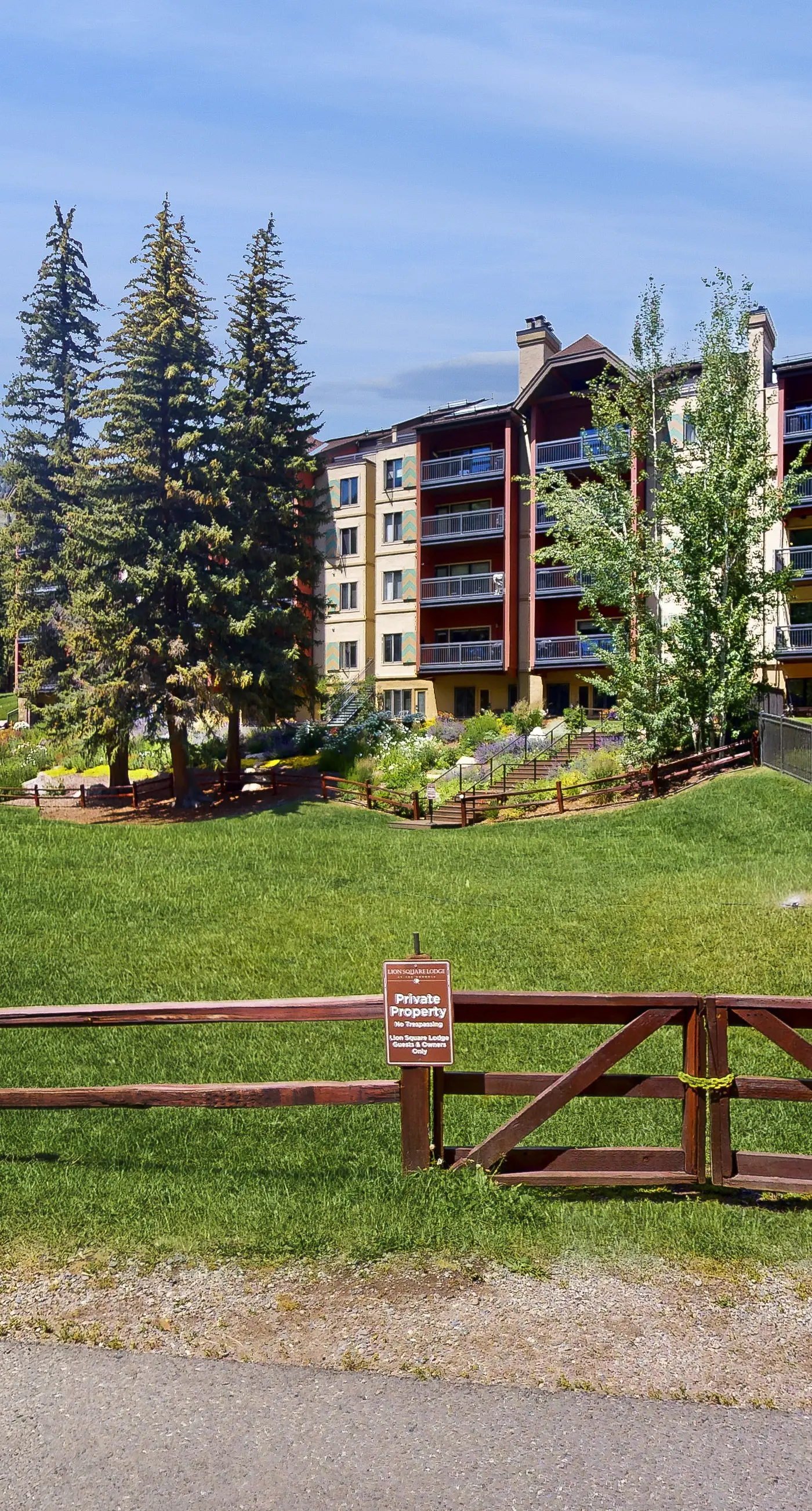 Lion Square Lodge South 170