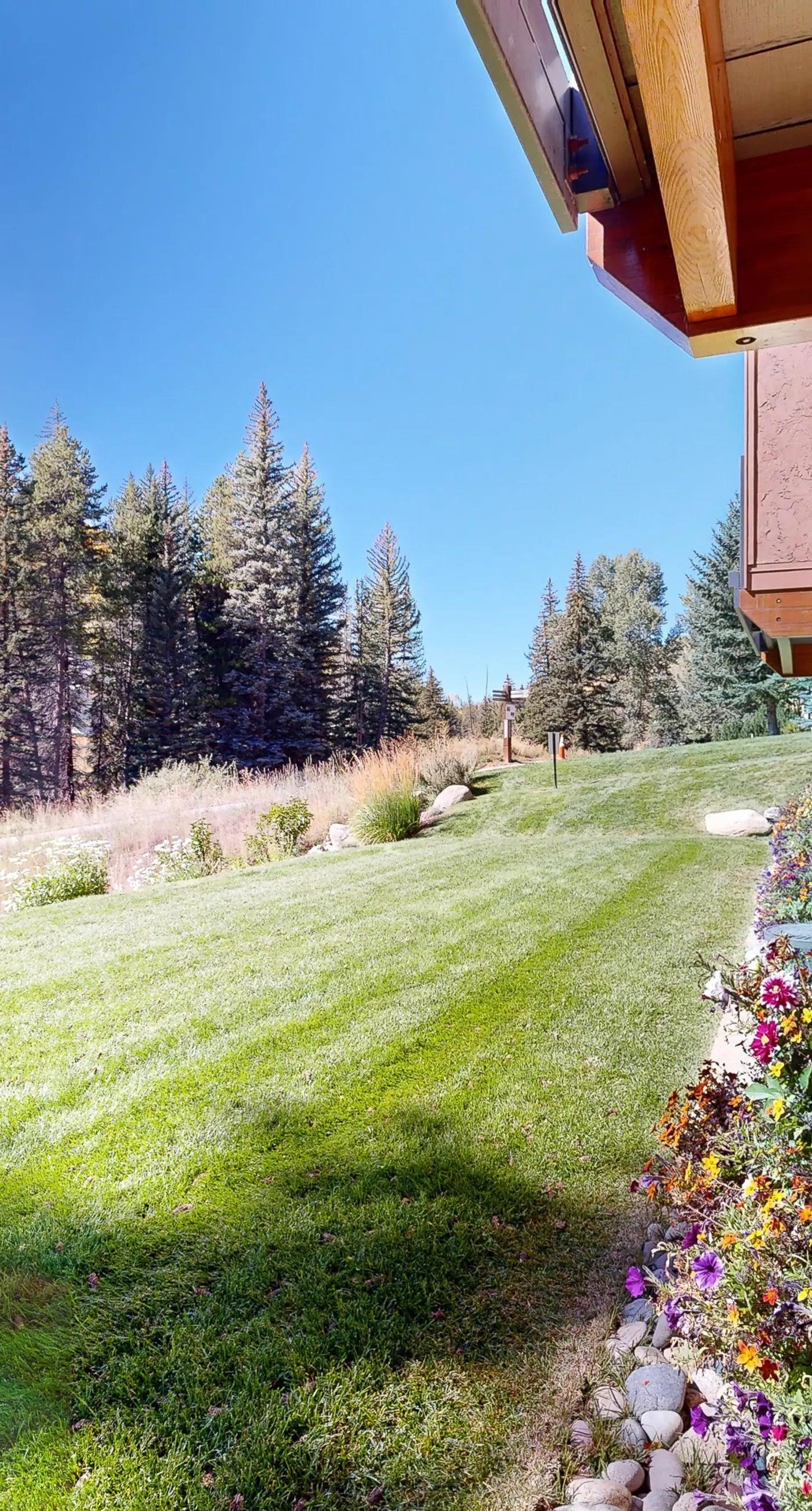 Lion Square Lodge South 170