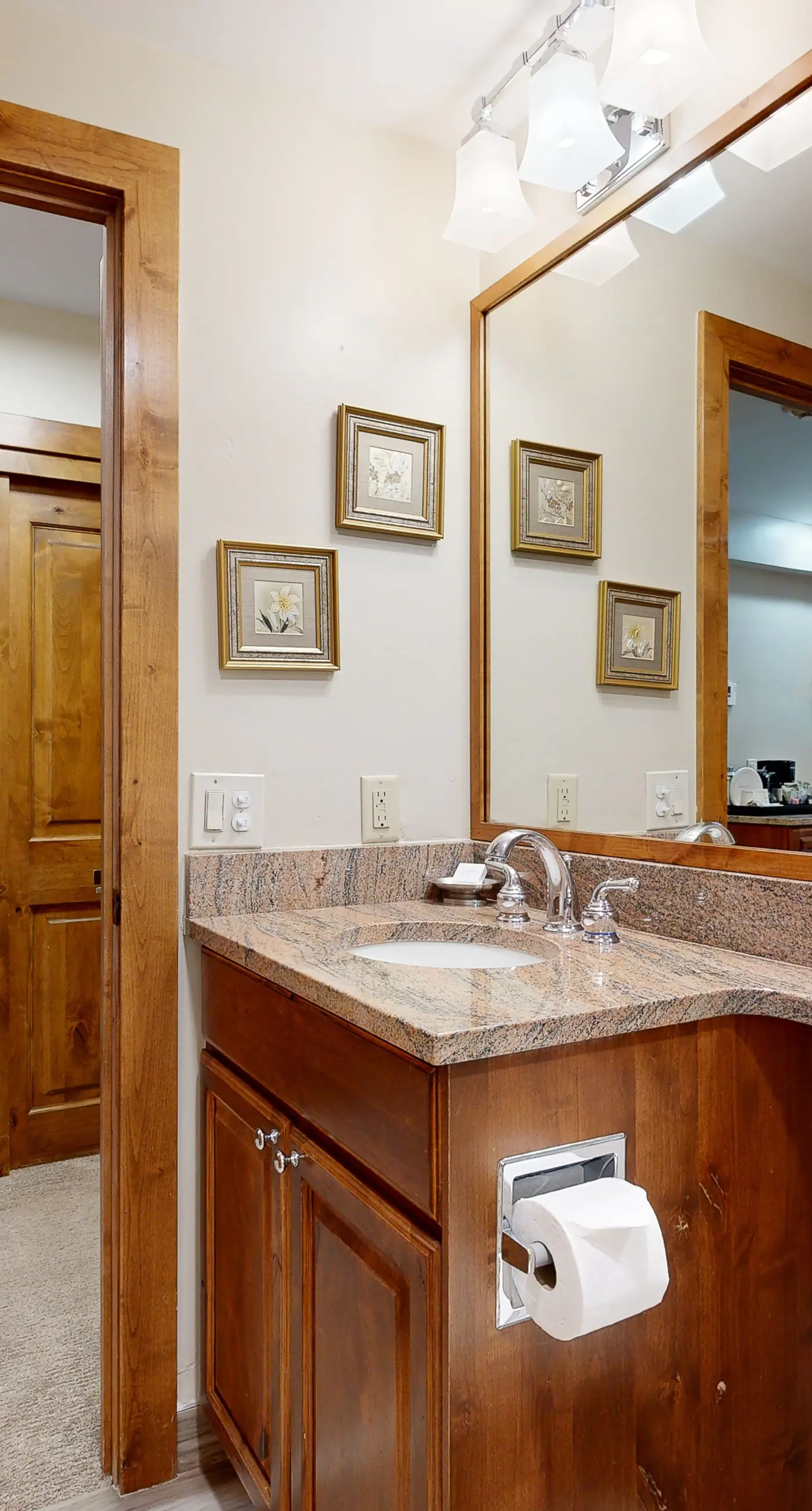 Lion Square Lodge South 170