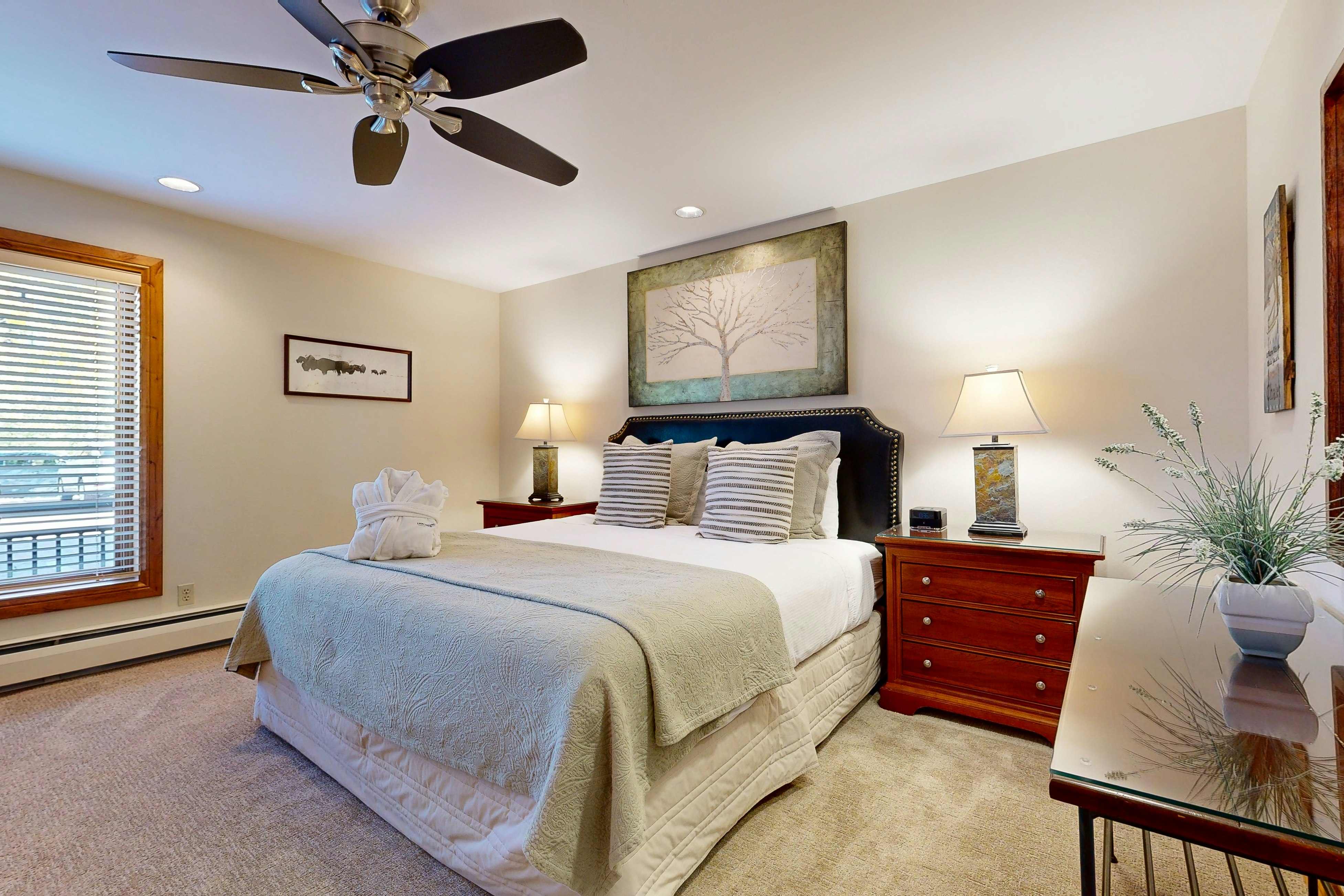 Lion Square Lodge South 372