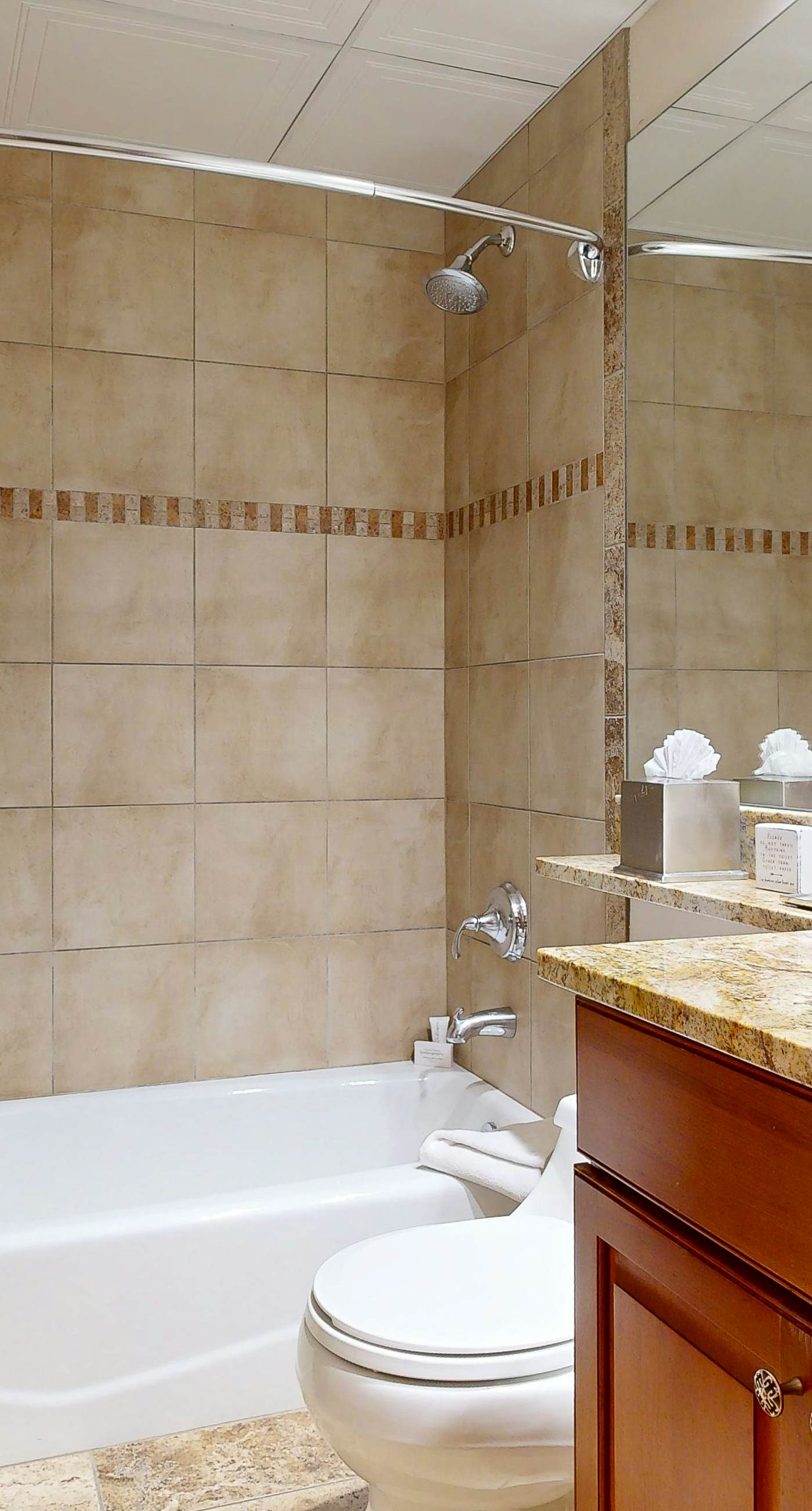 Lion Square Lodge South 372