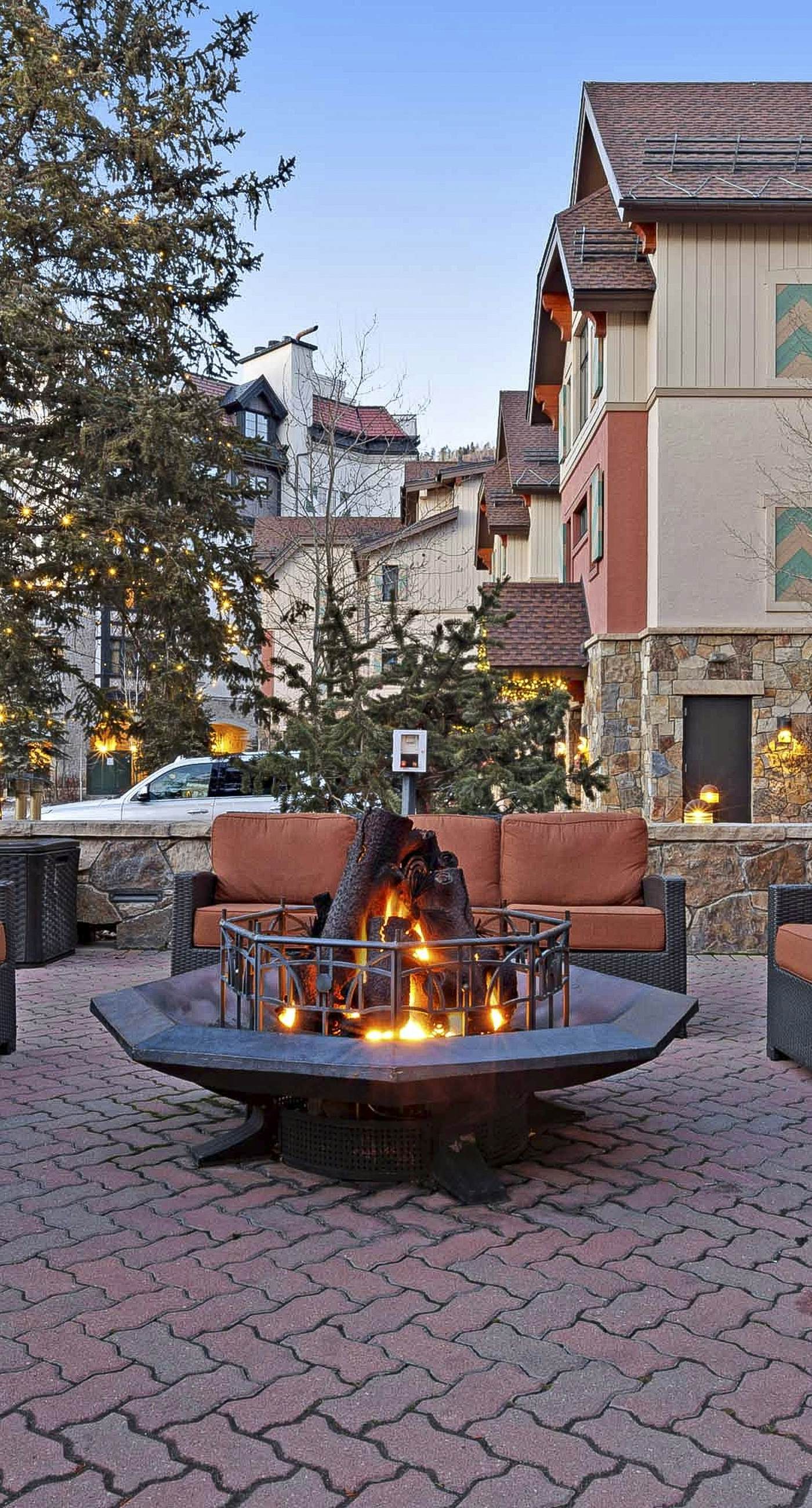 Lion Square Lodge South 372