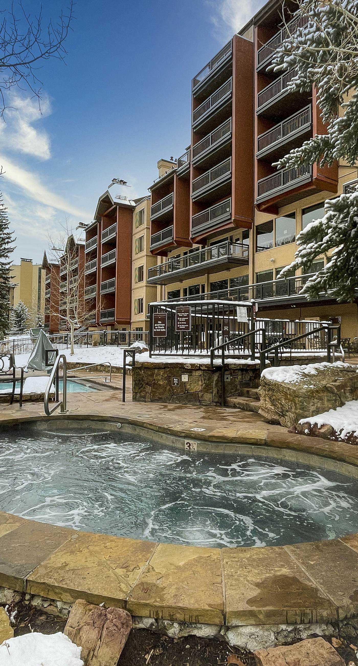 Lion Square Lodge South 372