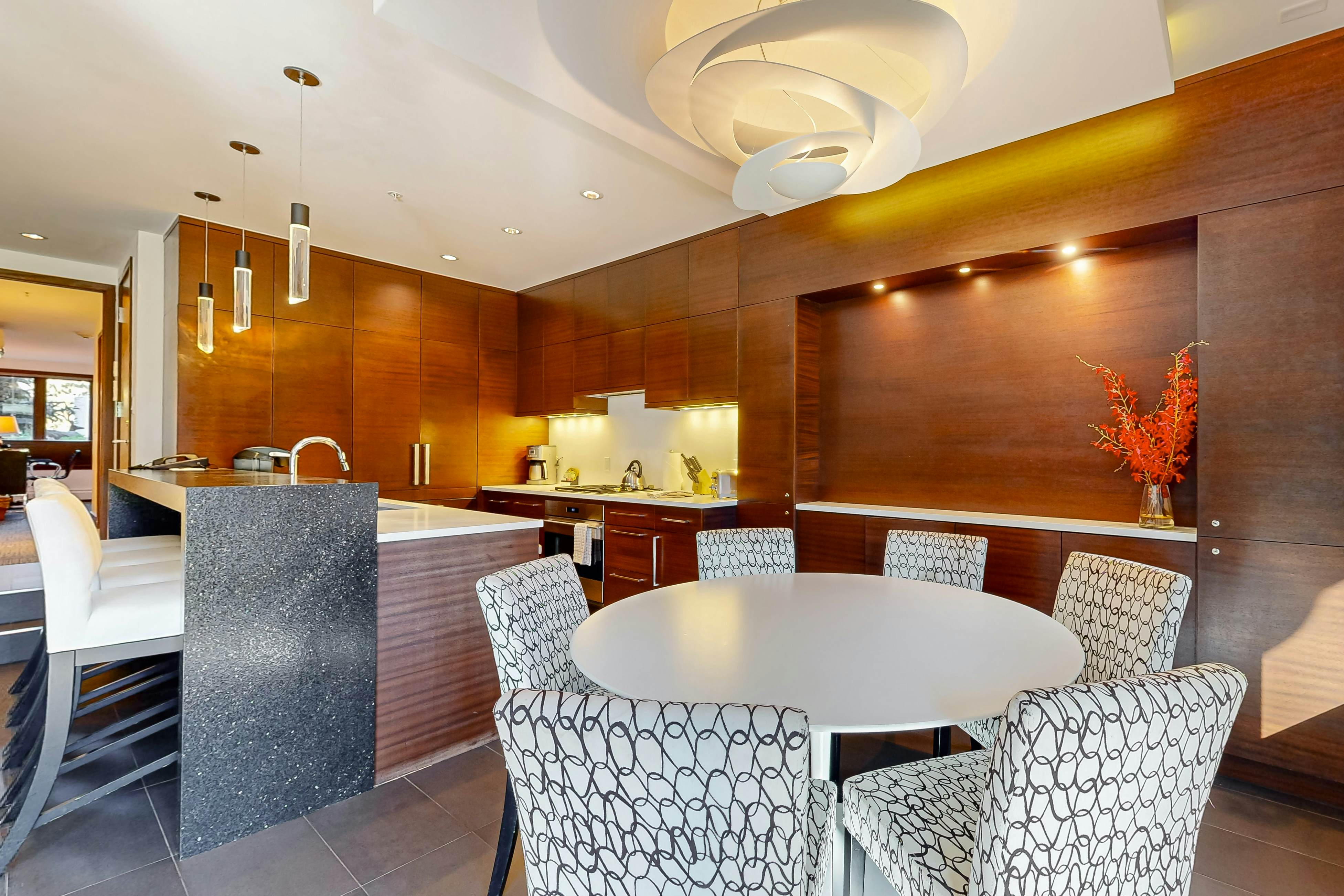 Lion Square Lodge East 101