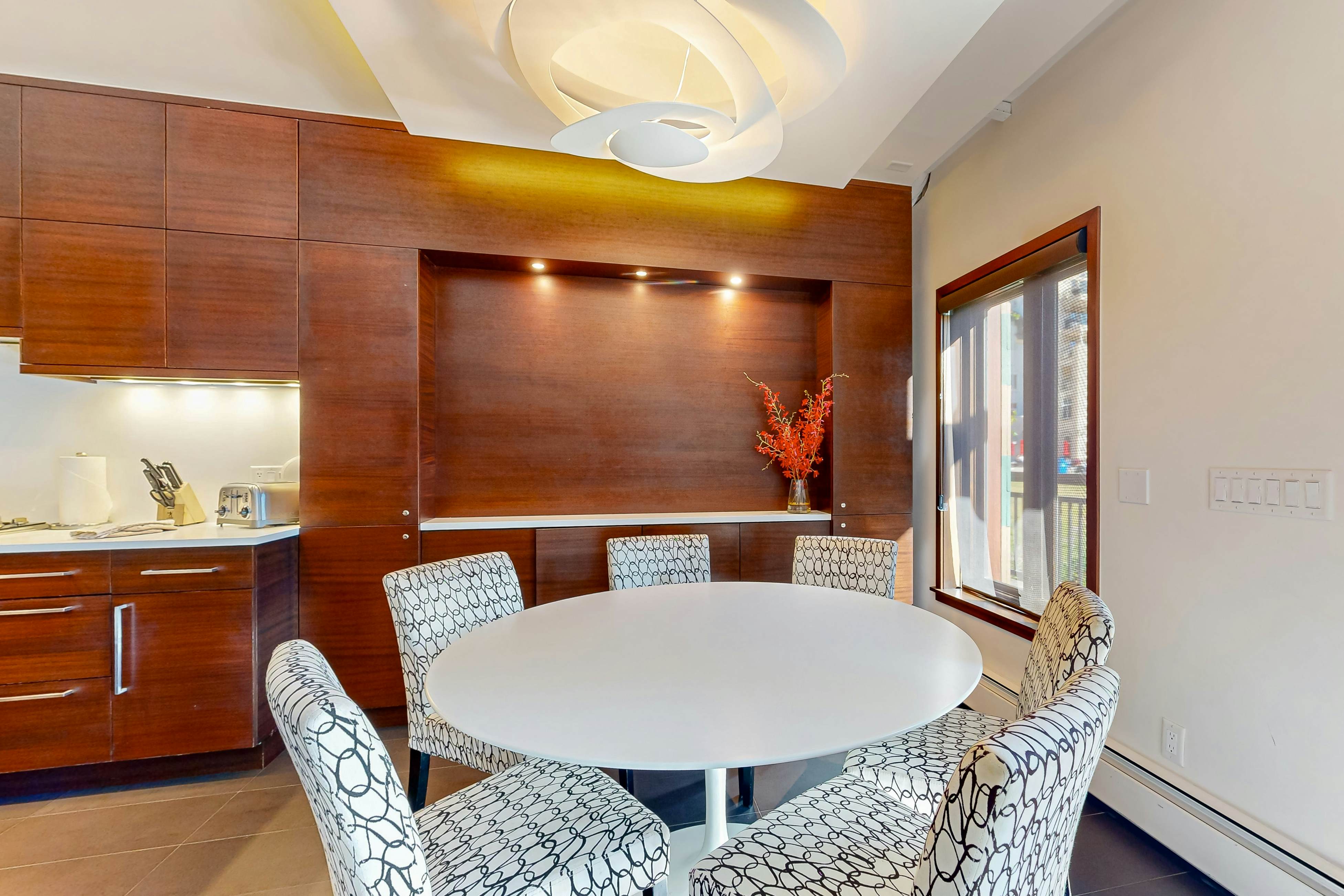 Lion Square Lodge East 101