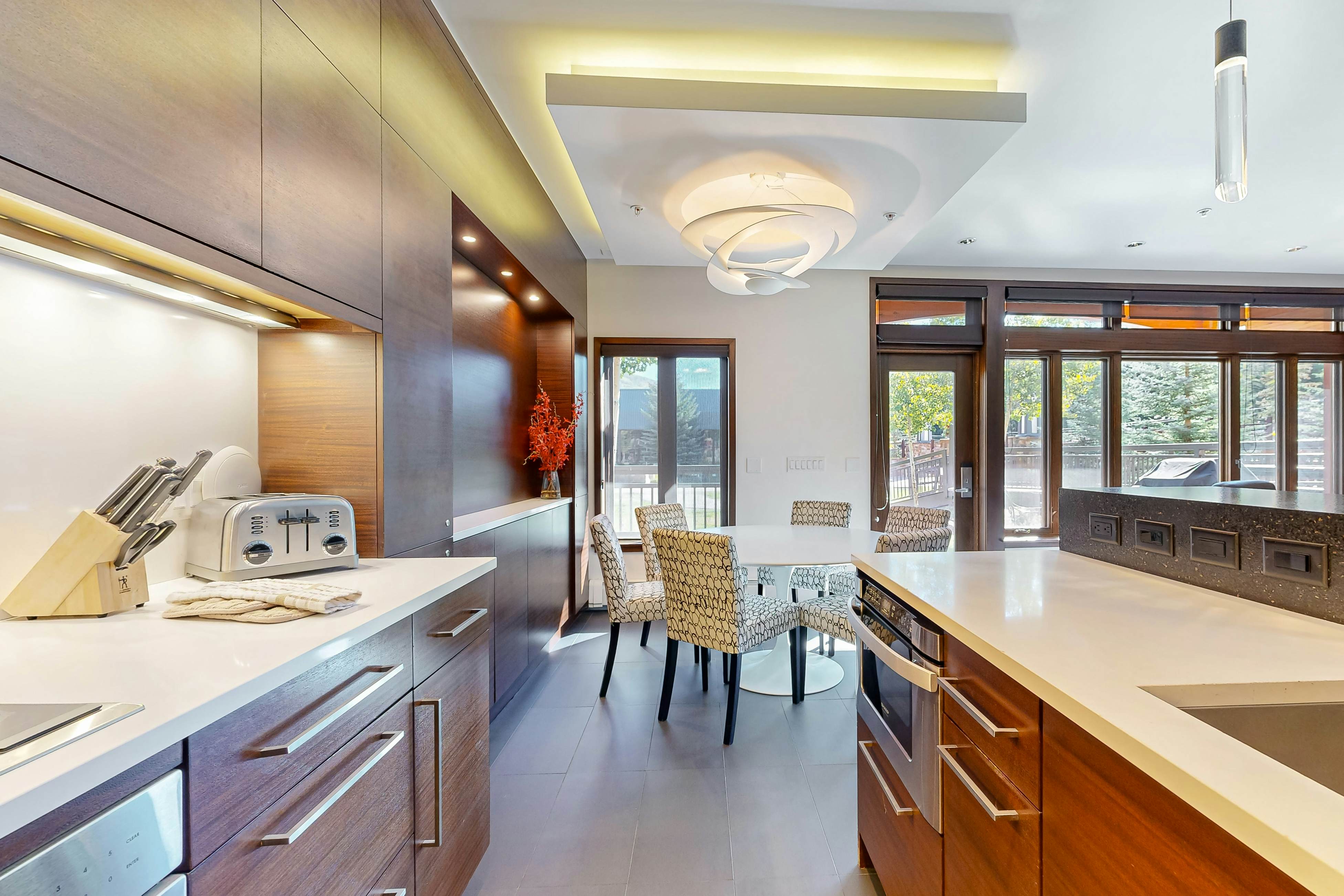 Lion Square Lodge East 101