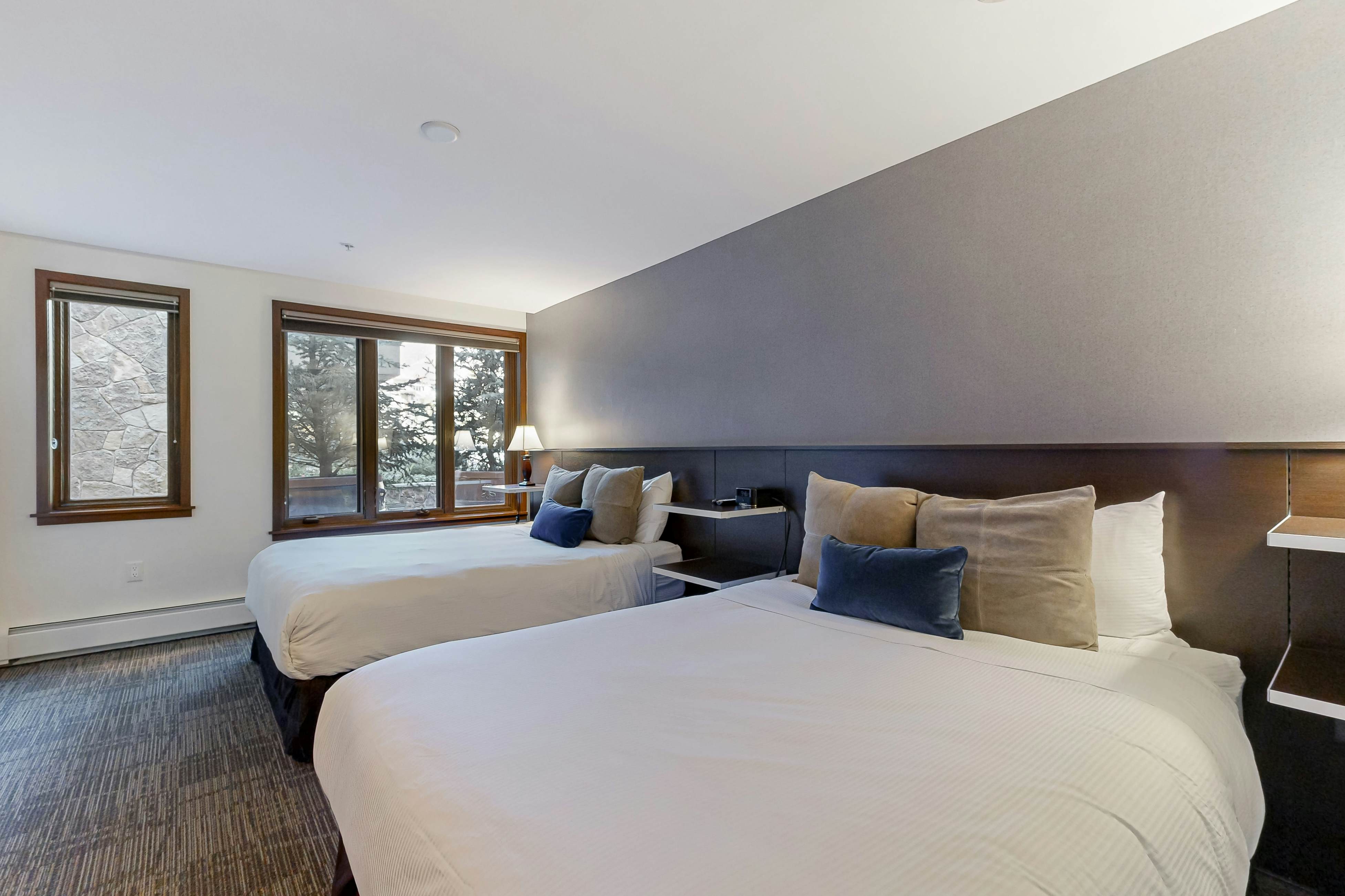 Lion Square Lodge East 101