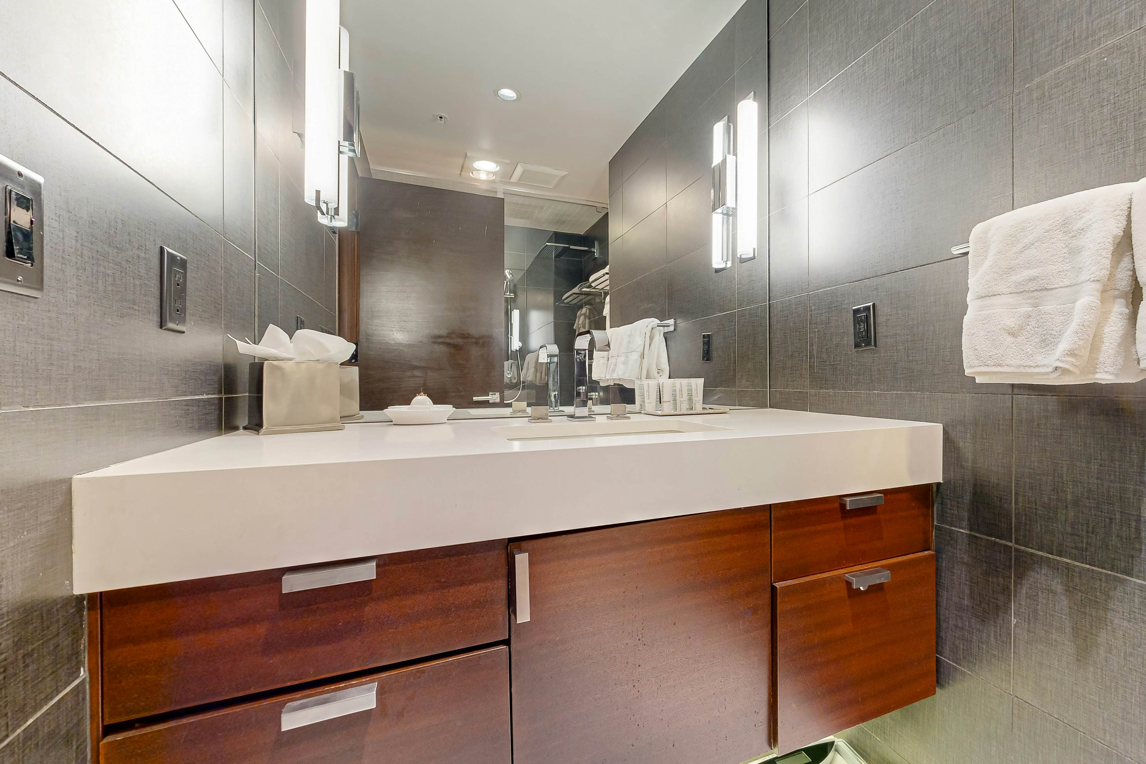 Lion Square Lodge East 101