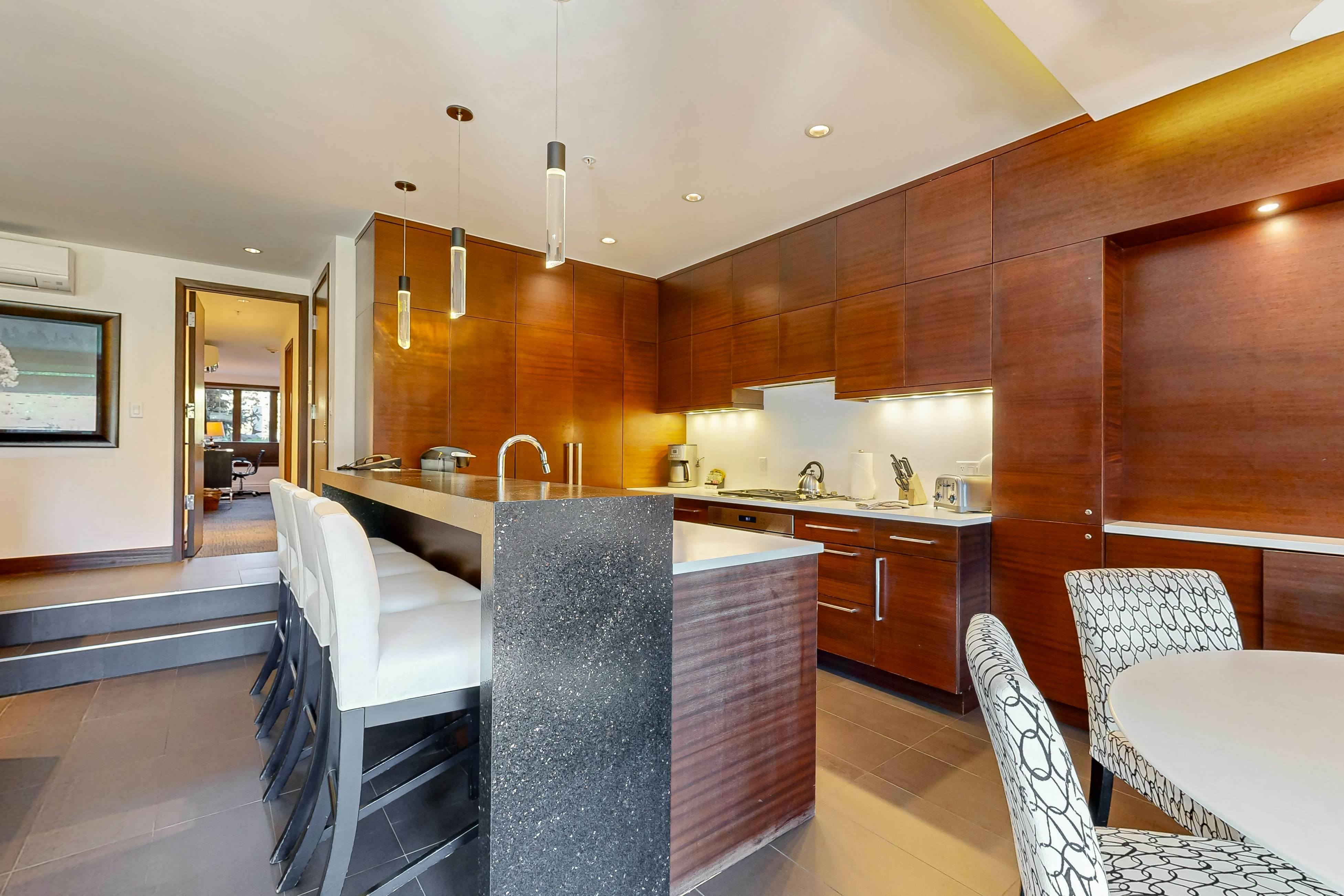 Lion Square Lodge East 101