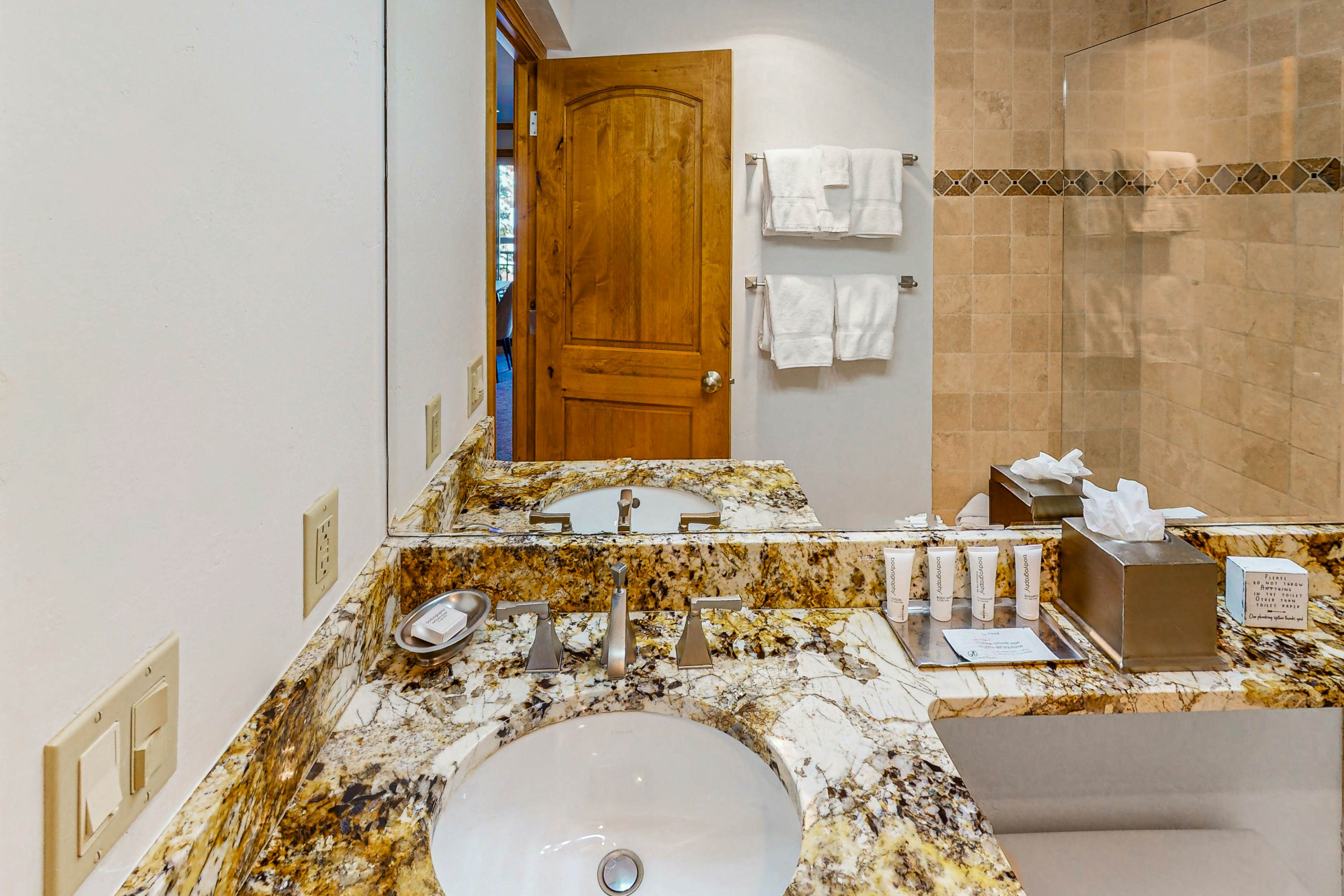 Lion Square Lodge South 461