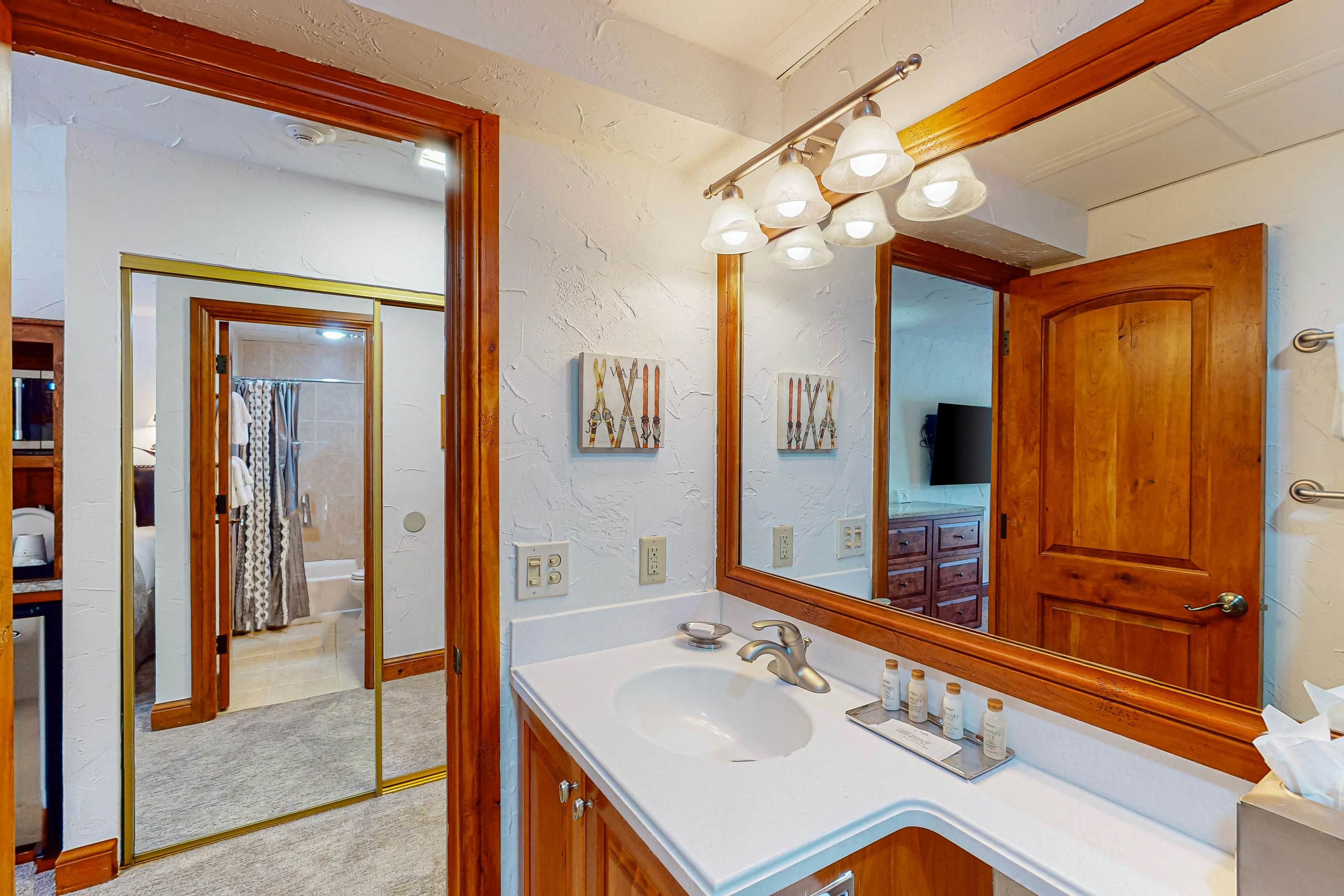 Lion Square Lodge South 469