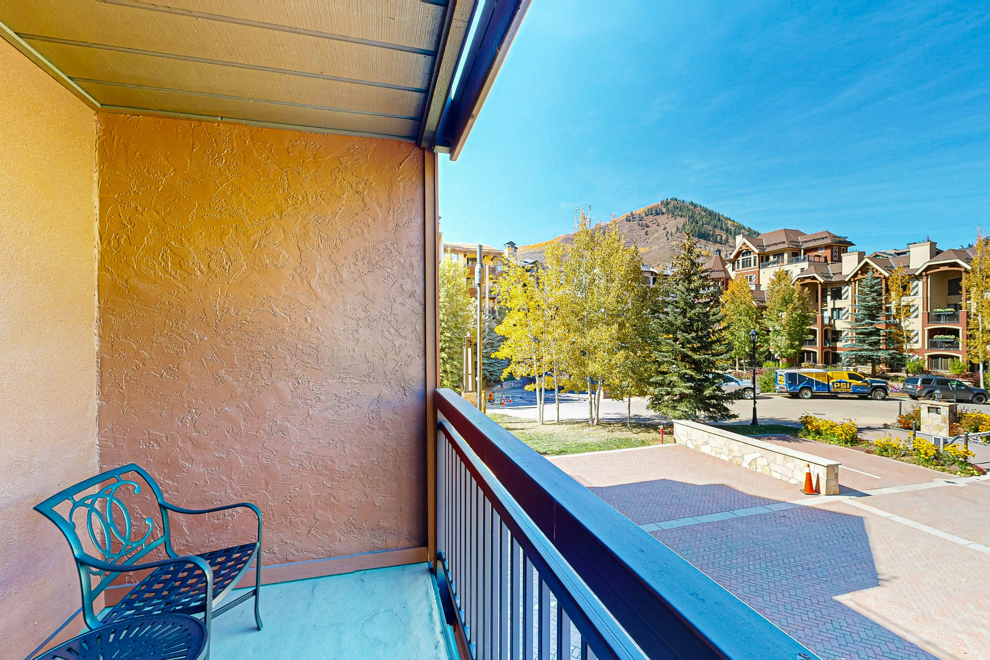 Lion Square Lodge South 472