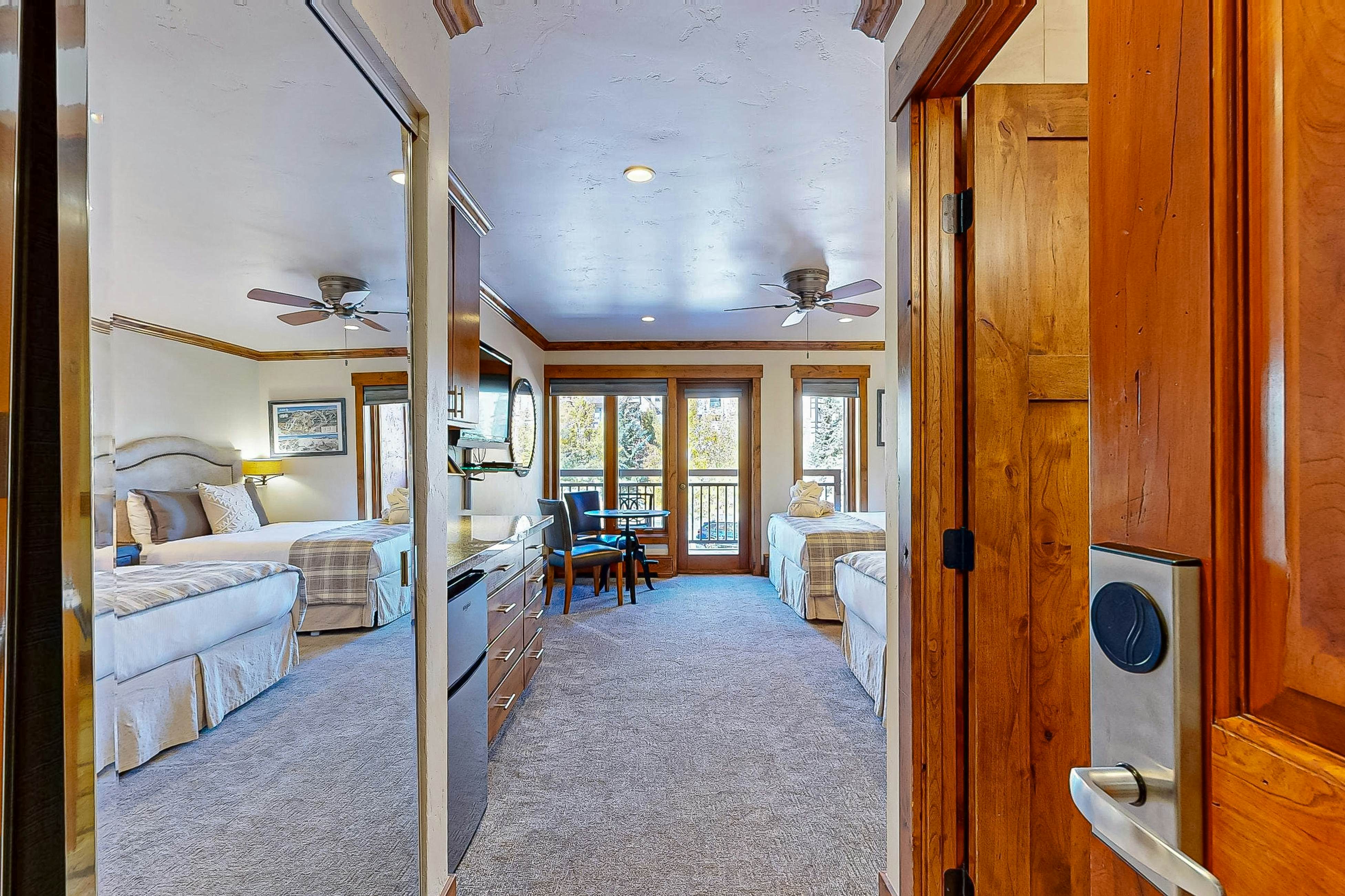 Lion Square Lodge South 472