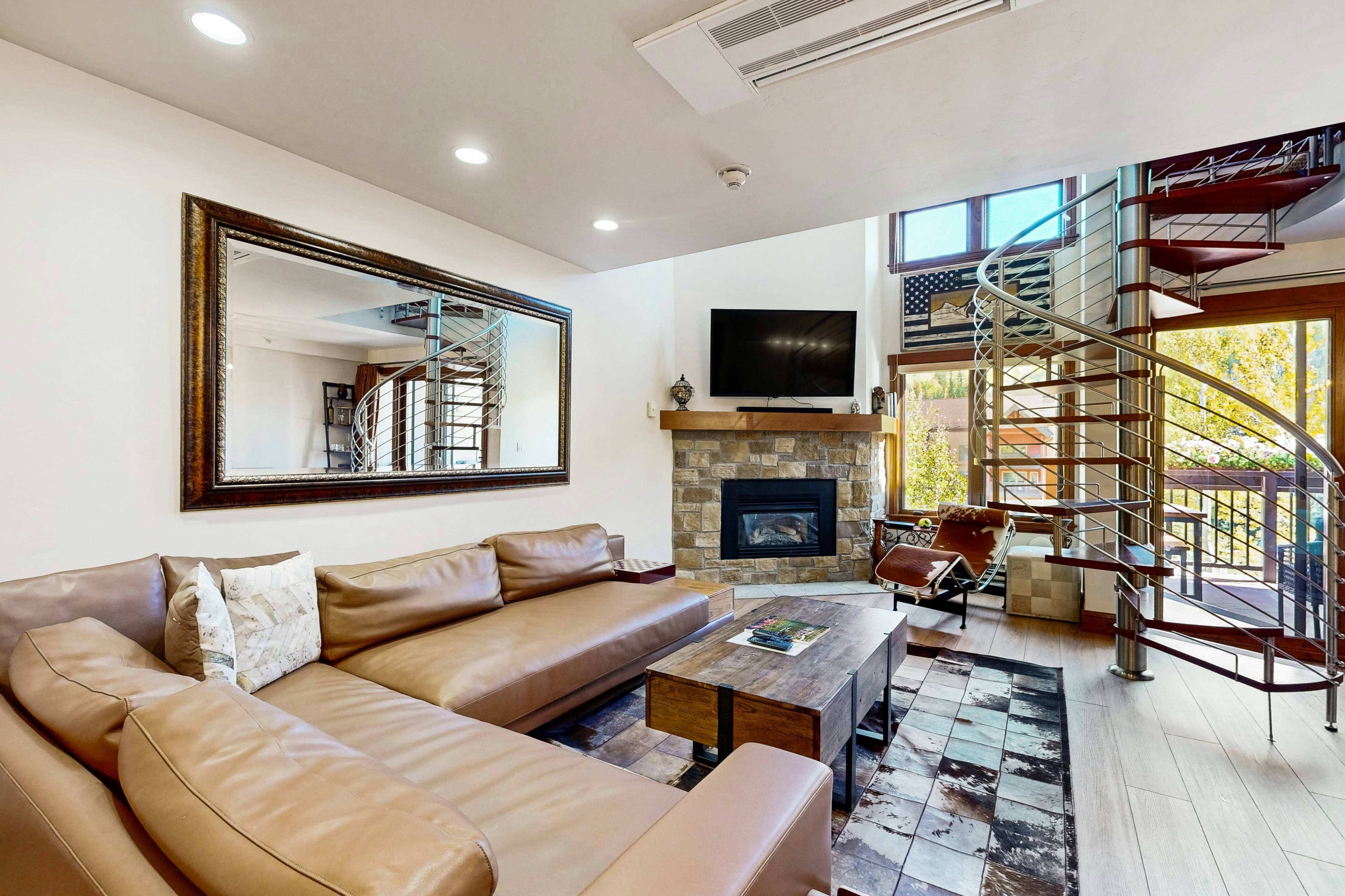 Lion Square Lodge North 382