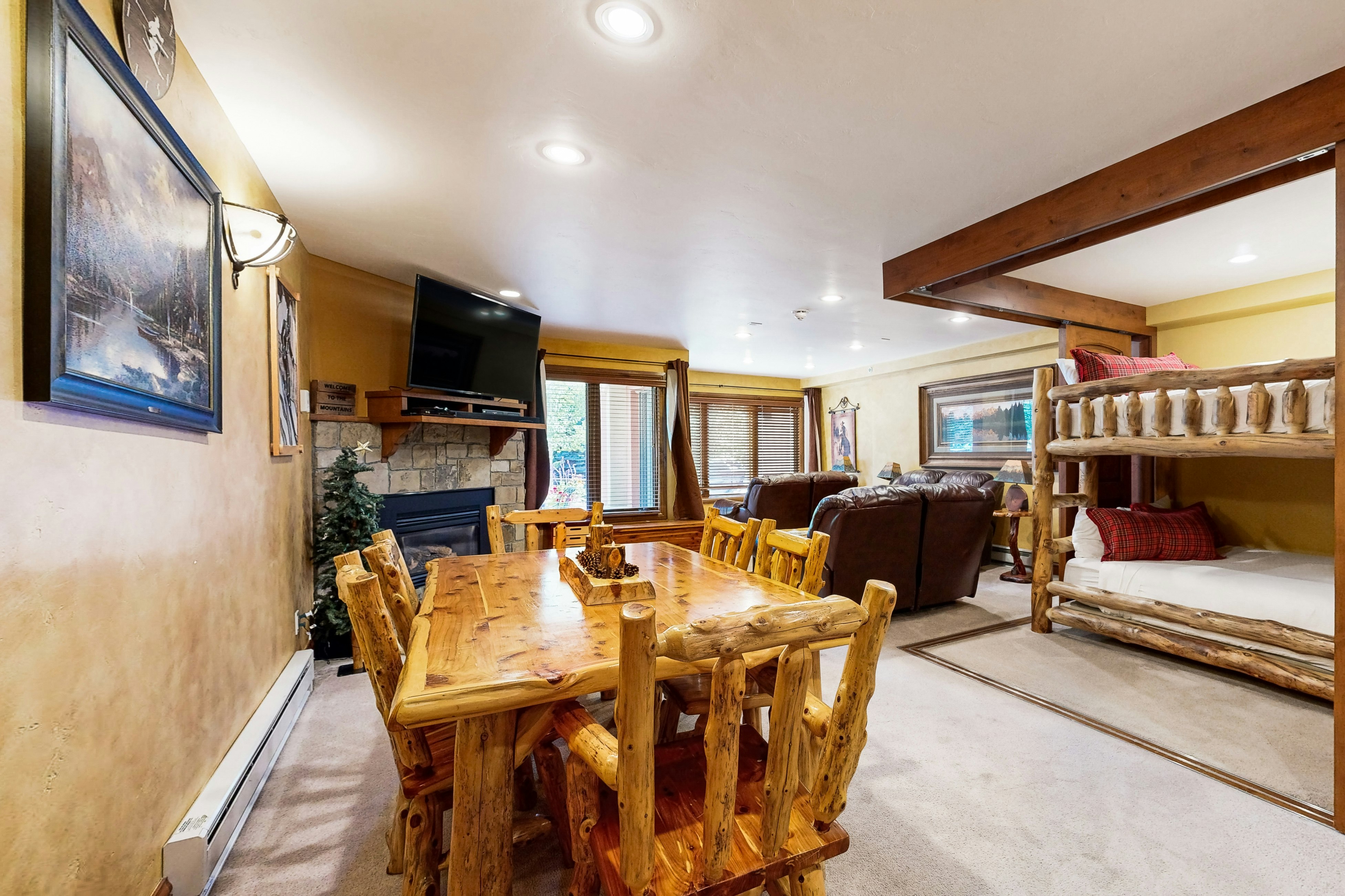 Lion Square Lodge North 190