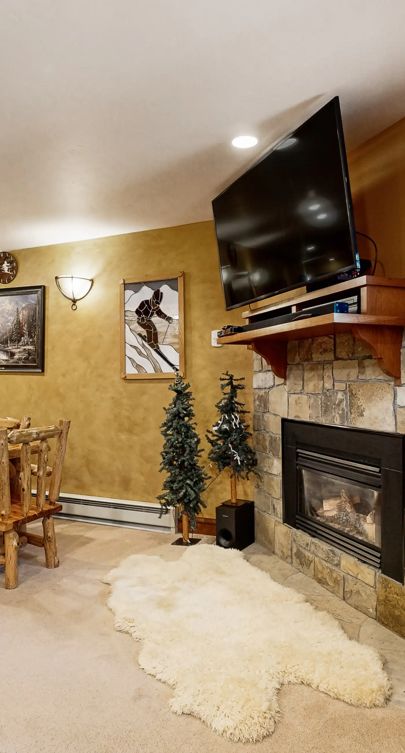 Lion Square Lodge North 190