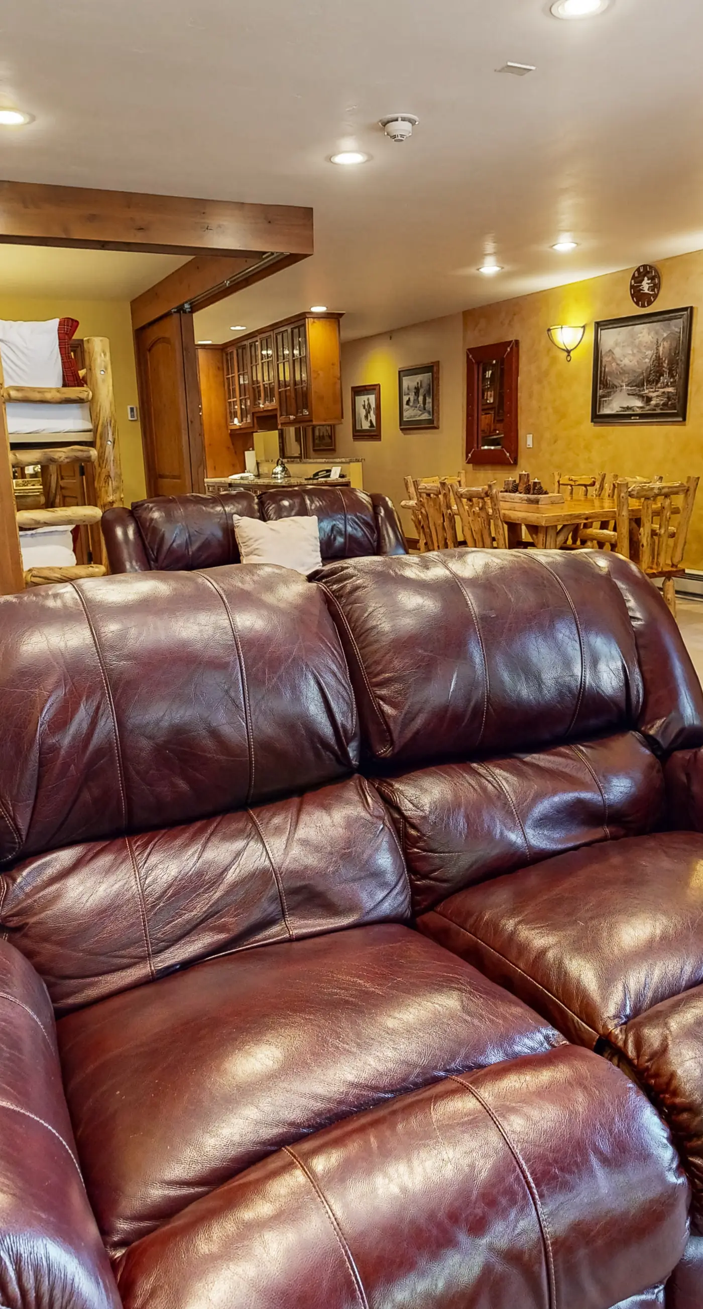 Lion Square Lodge North 190