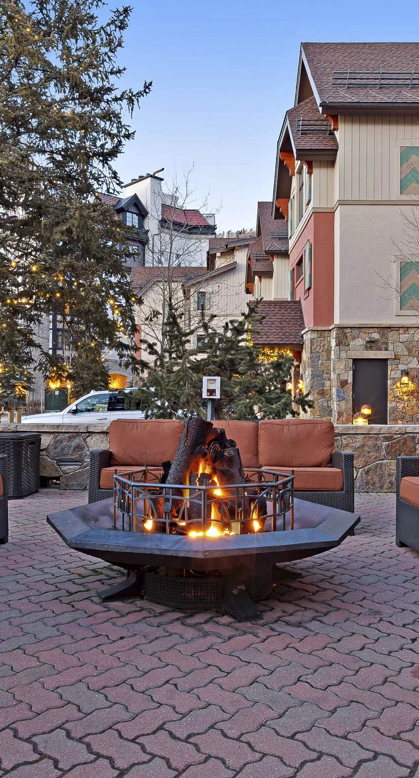 Lion Square Lodge North 190